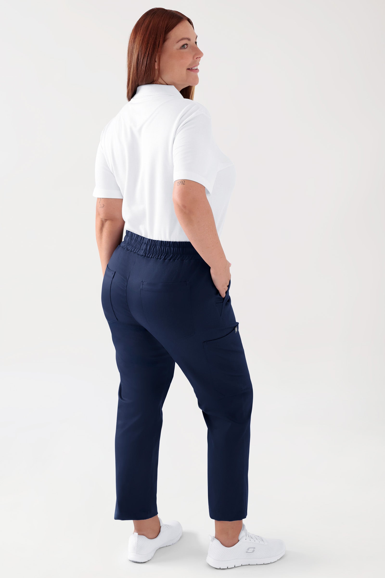 COMFY FLEX Stretch Hose Unisex - 7/8 Länge navy, Rückansicht Das Model ist 173 cm groß und trägt Größe L