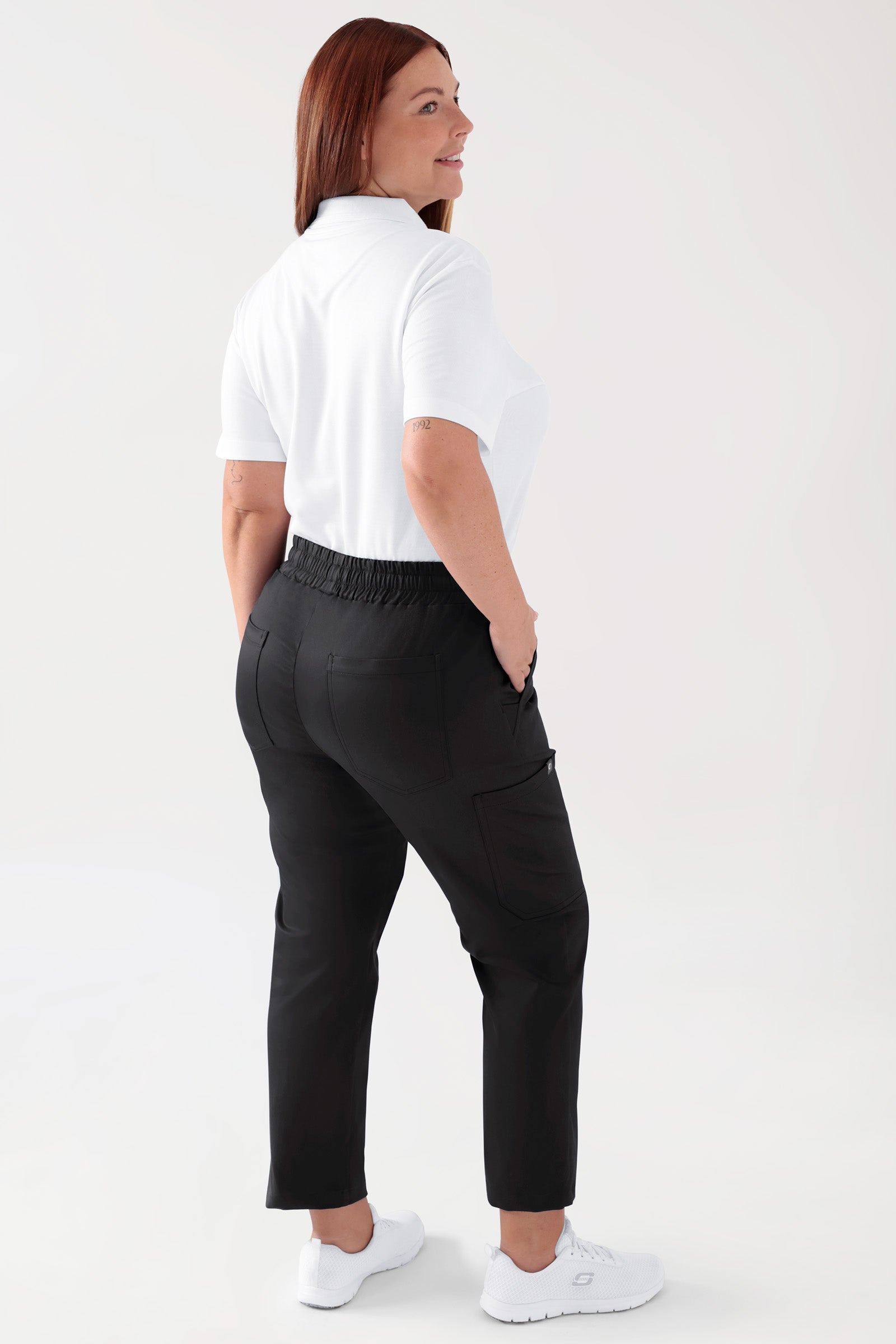 COMFY FLEX Stretch Hose Unisex - 7/8 Länge schwarz, Rückansicht Das Model ist 173 cm groß und trägt Größe L