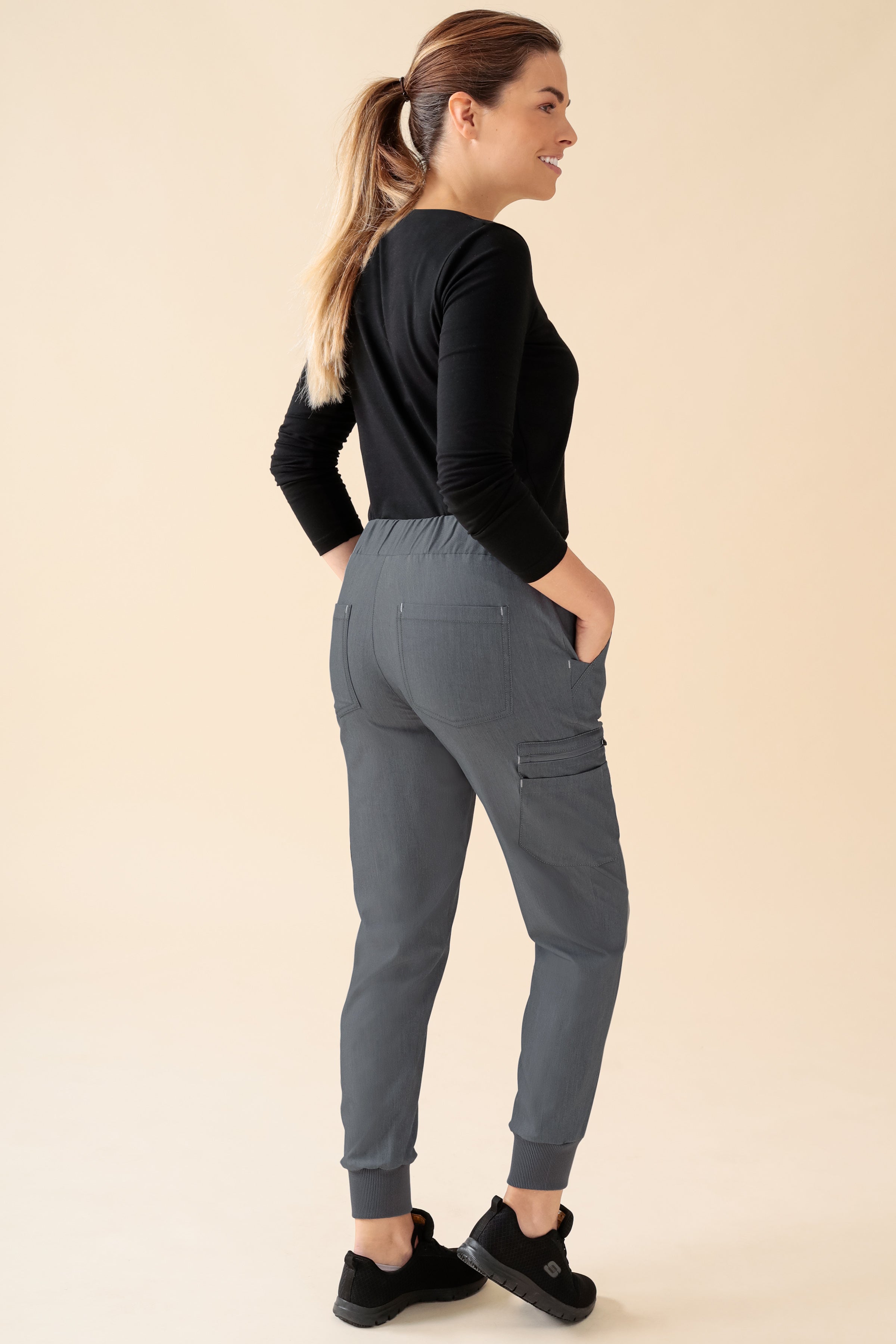 KAERE Hose Damen - Saumbündchen Kurzgr. mit Beintaschen grau melange, Rückansicht