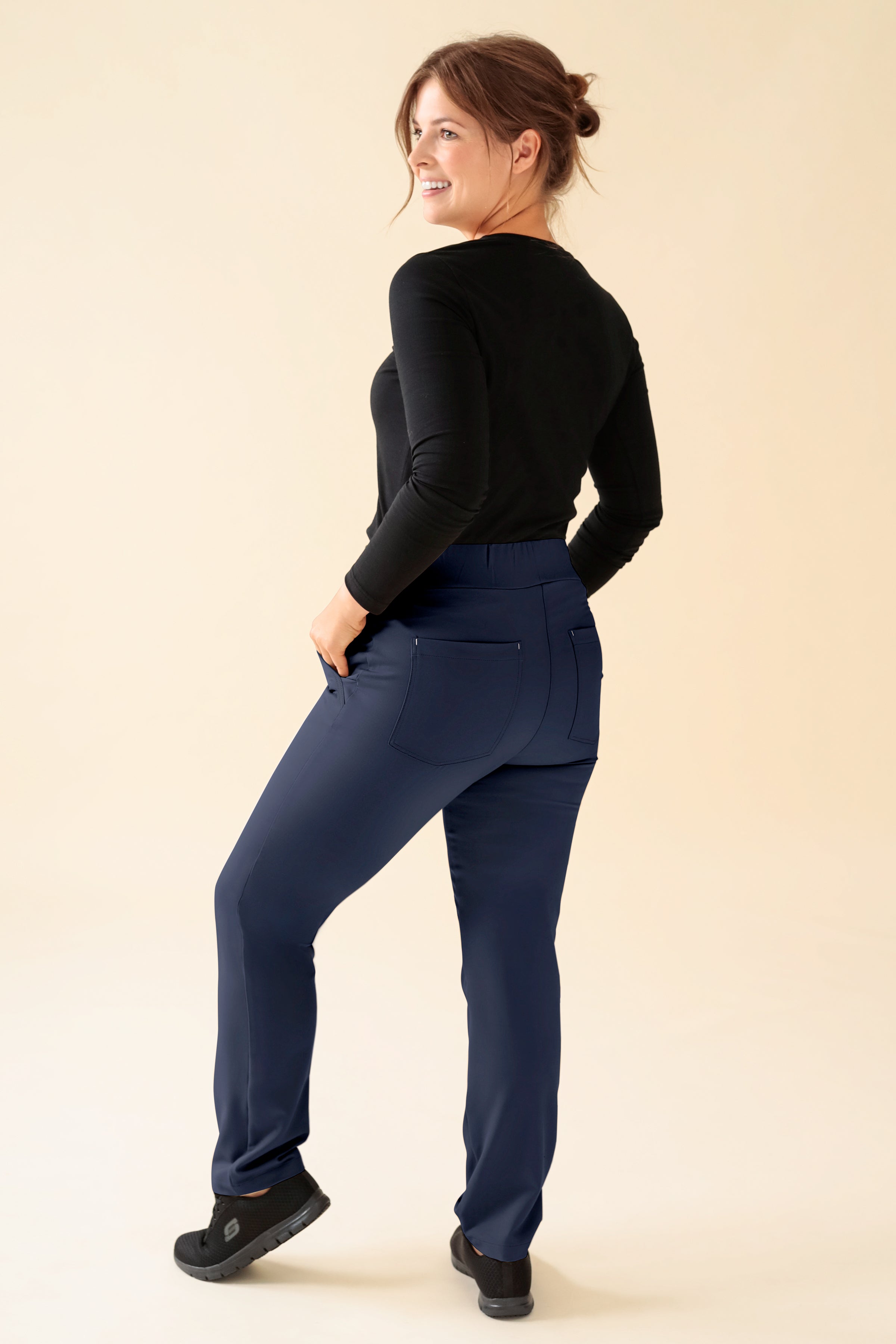 KAERE Hose Damen - gerader Saum Kurzgr. ohne Beintaschen navy, Rückansicht