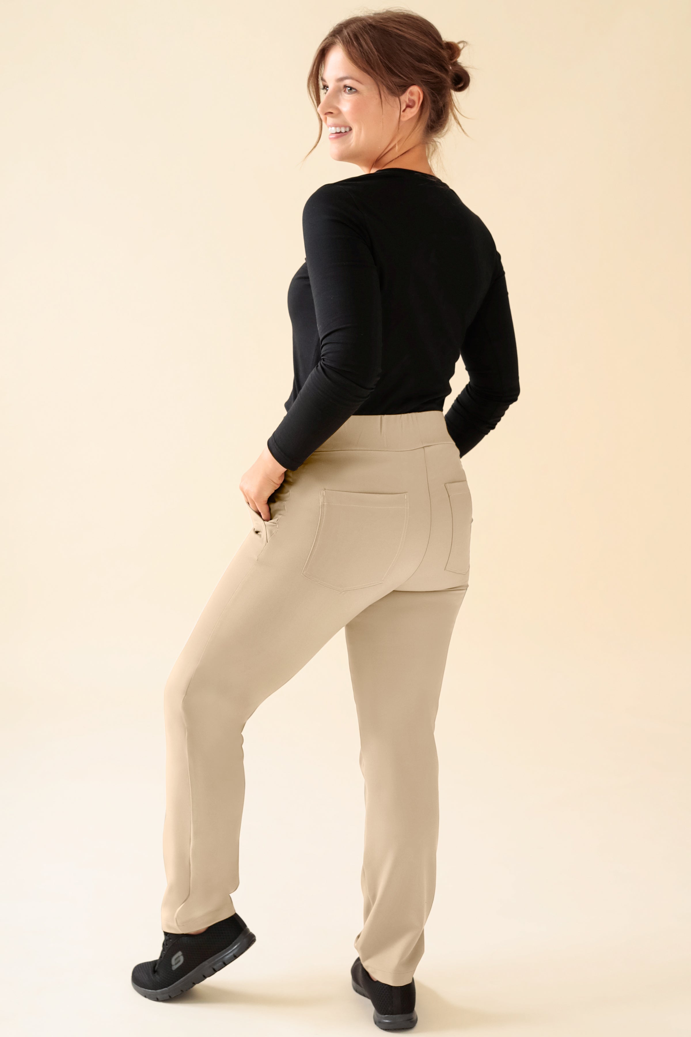KAERE Hose Damen - gerader Saum Kurzgr. ohne Beintaschen sand, Rückansicht