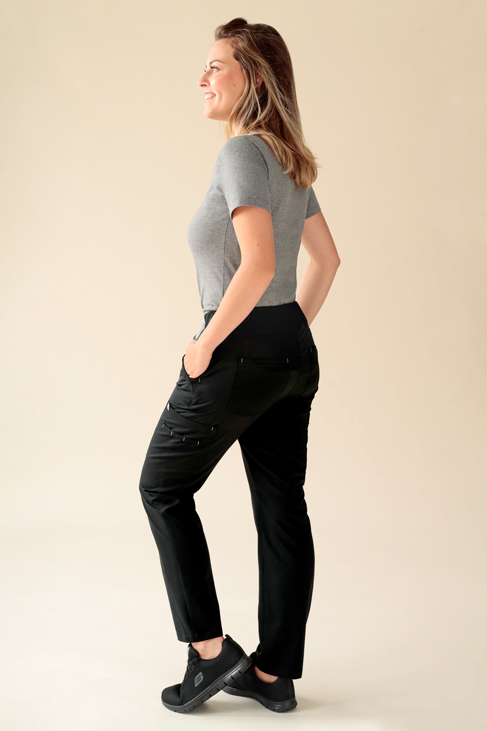 KAERE Hose Damen - gerader Saum Kurzgr. mit Beintaschen schwarz