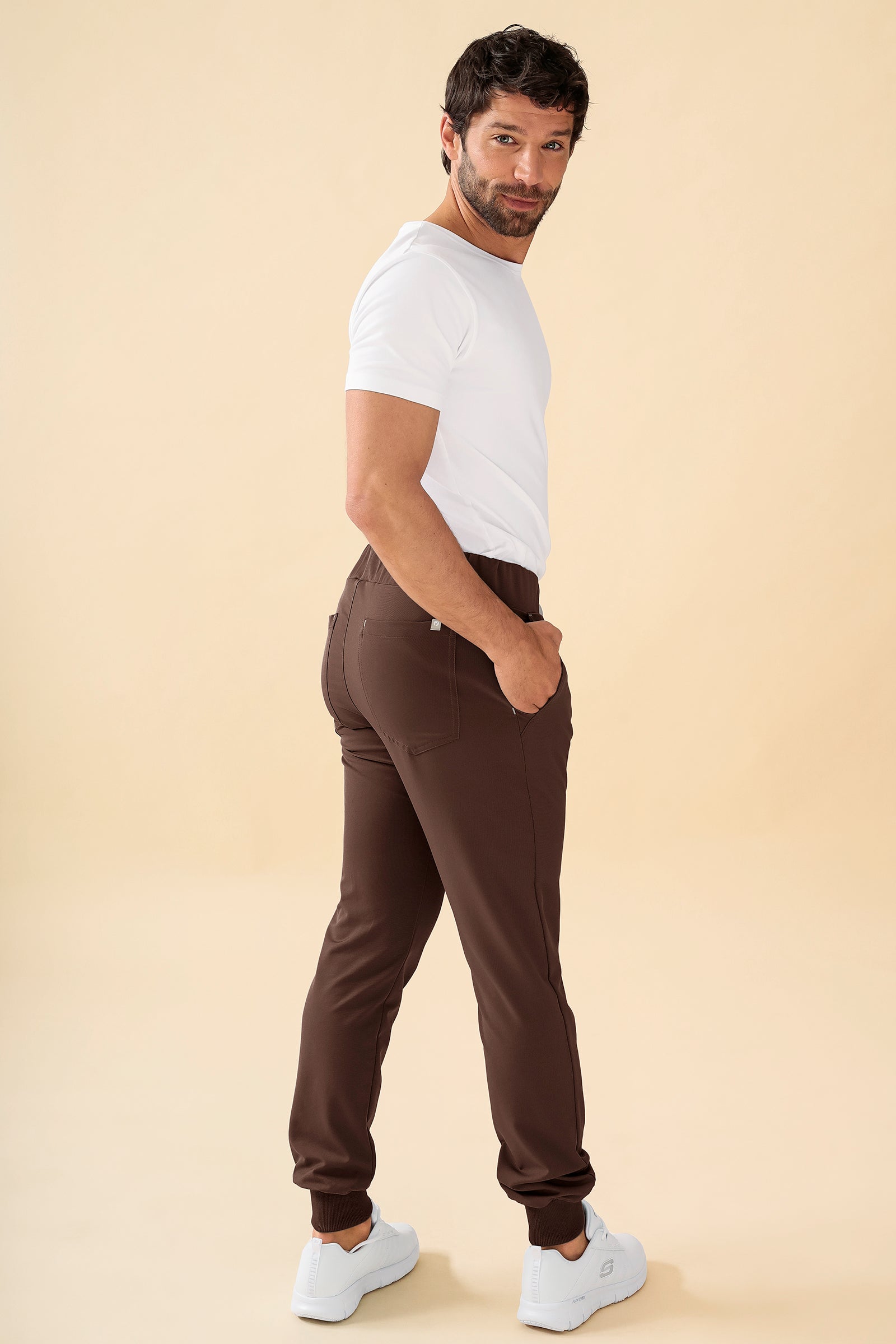 KAERE Hose Herren - Saumbündchen Kurzgr. ohne Beintaschen coffee, Rückansicht