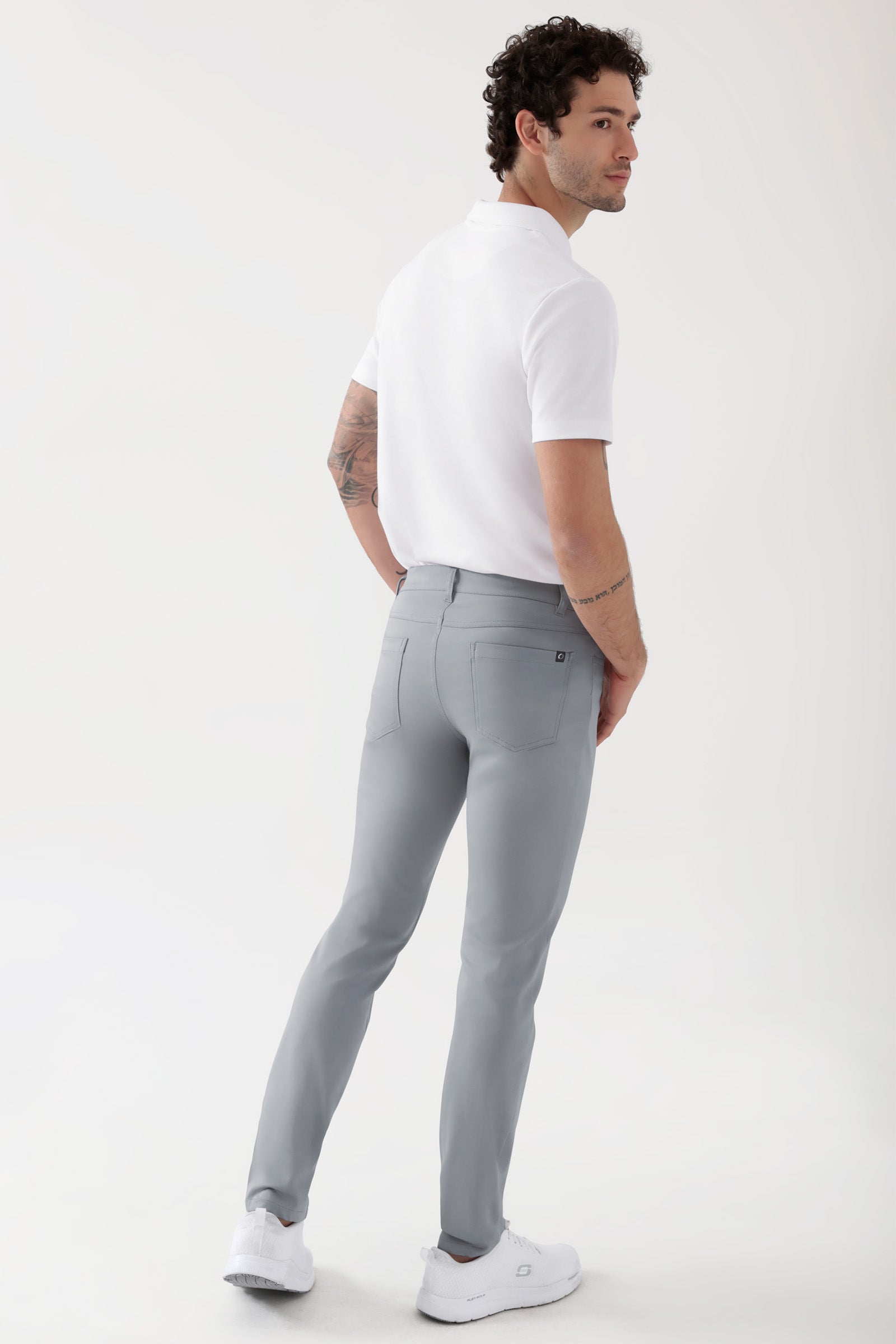 COMFY FLEX 5-Pocket Hose Herren - schlankes Bein grau, Rückansicht Das Model ist 188 cm groß und trägt Größe 48