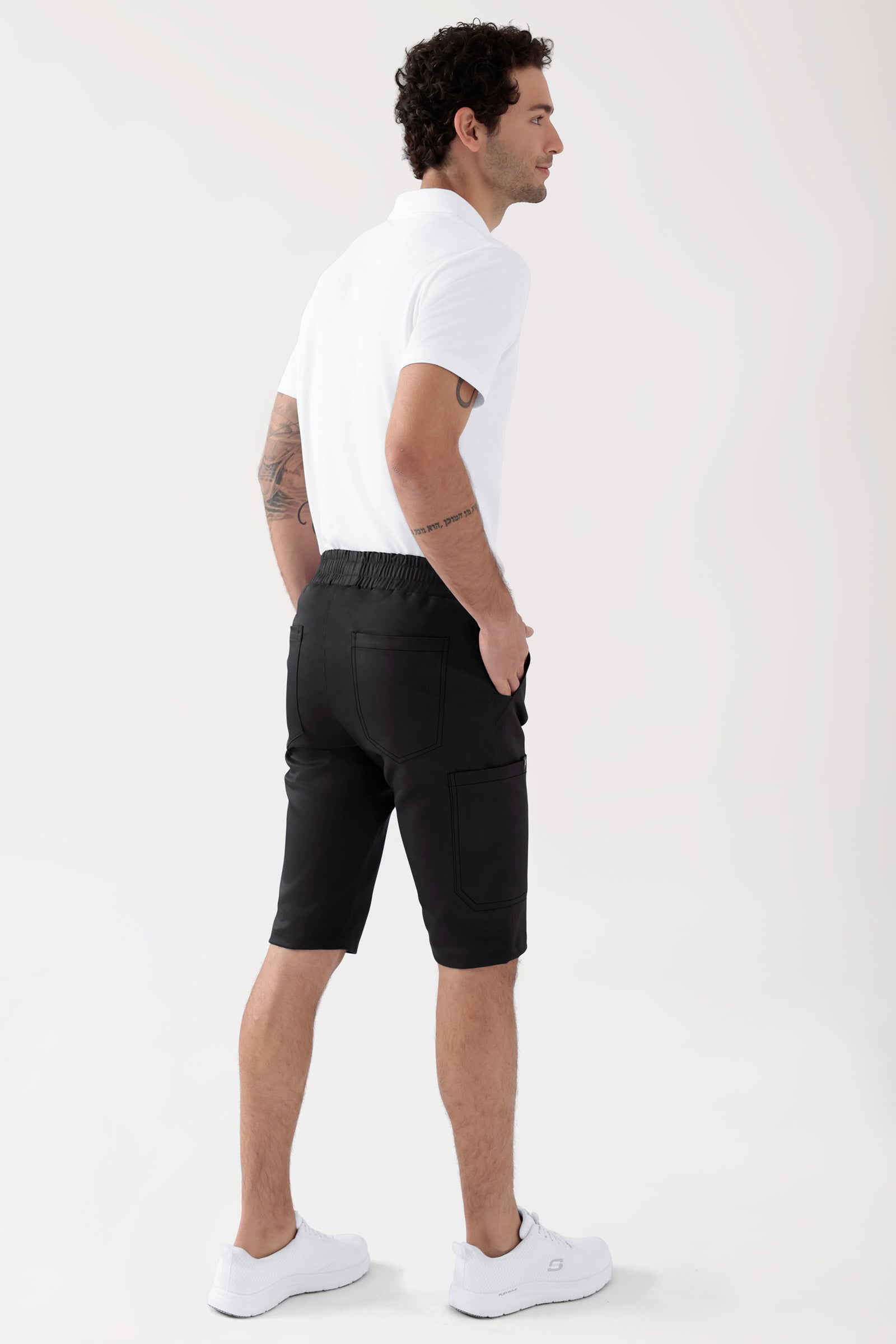 COMFY FLEX Stretch Hose Unisex - Bermuda schwarz, Rückansicht Das Model ist 188 cm groß und trägt Größe M