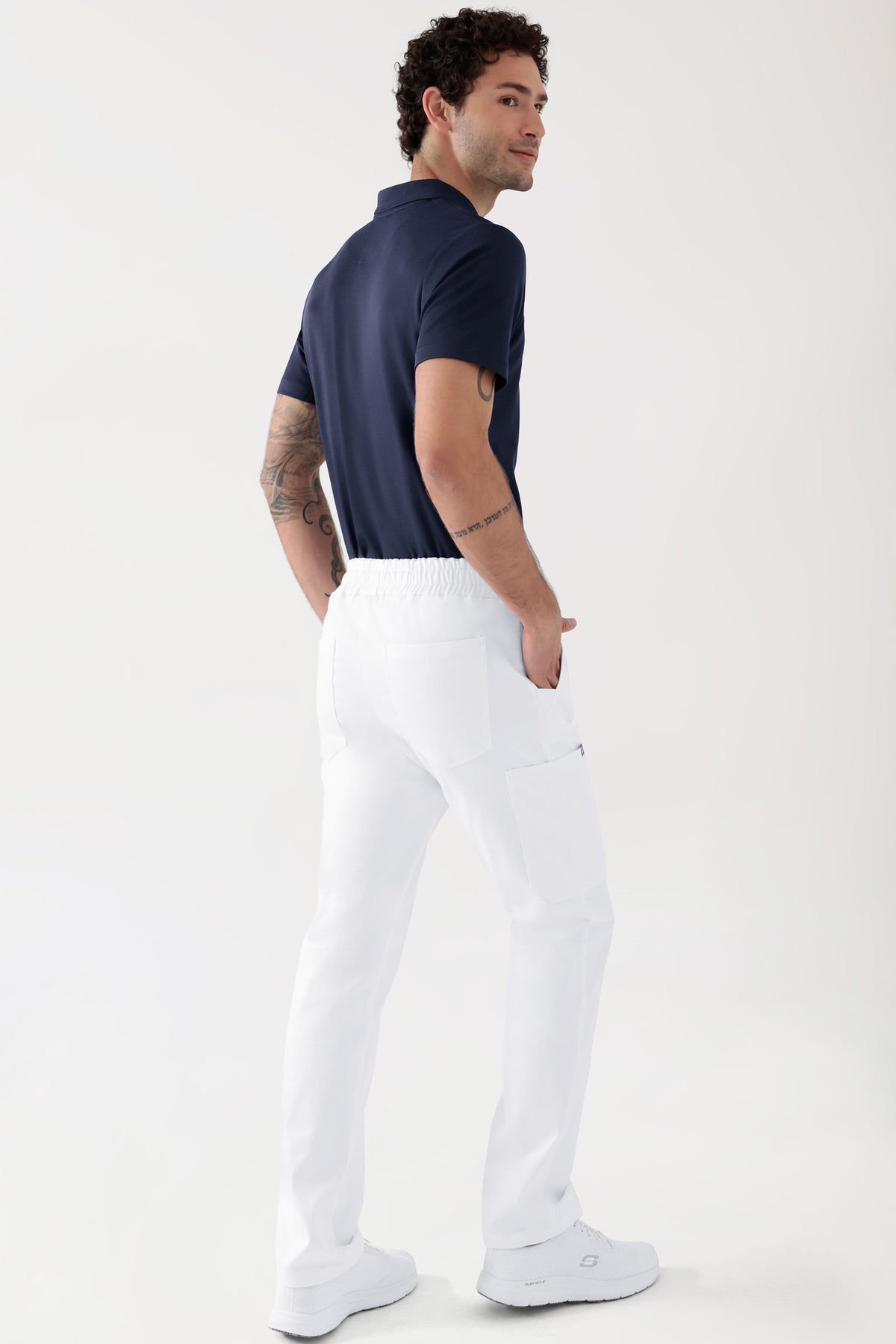 COMFY FLEX Stretch Hose Unisex - 1/1 Länge weiß, Rückansicht Das Model ist 188 cm groß und trägt Größe M