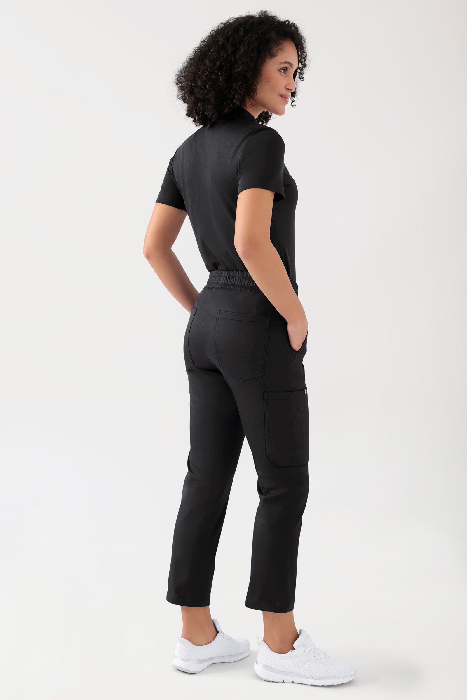 COMFY FLEX Stretch Hose Unisex - 7/8 Länge schwarz, Rückansicht Das Model ist 176 cm groß und trägt Größe S