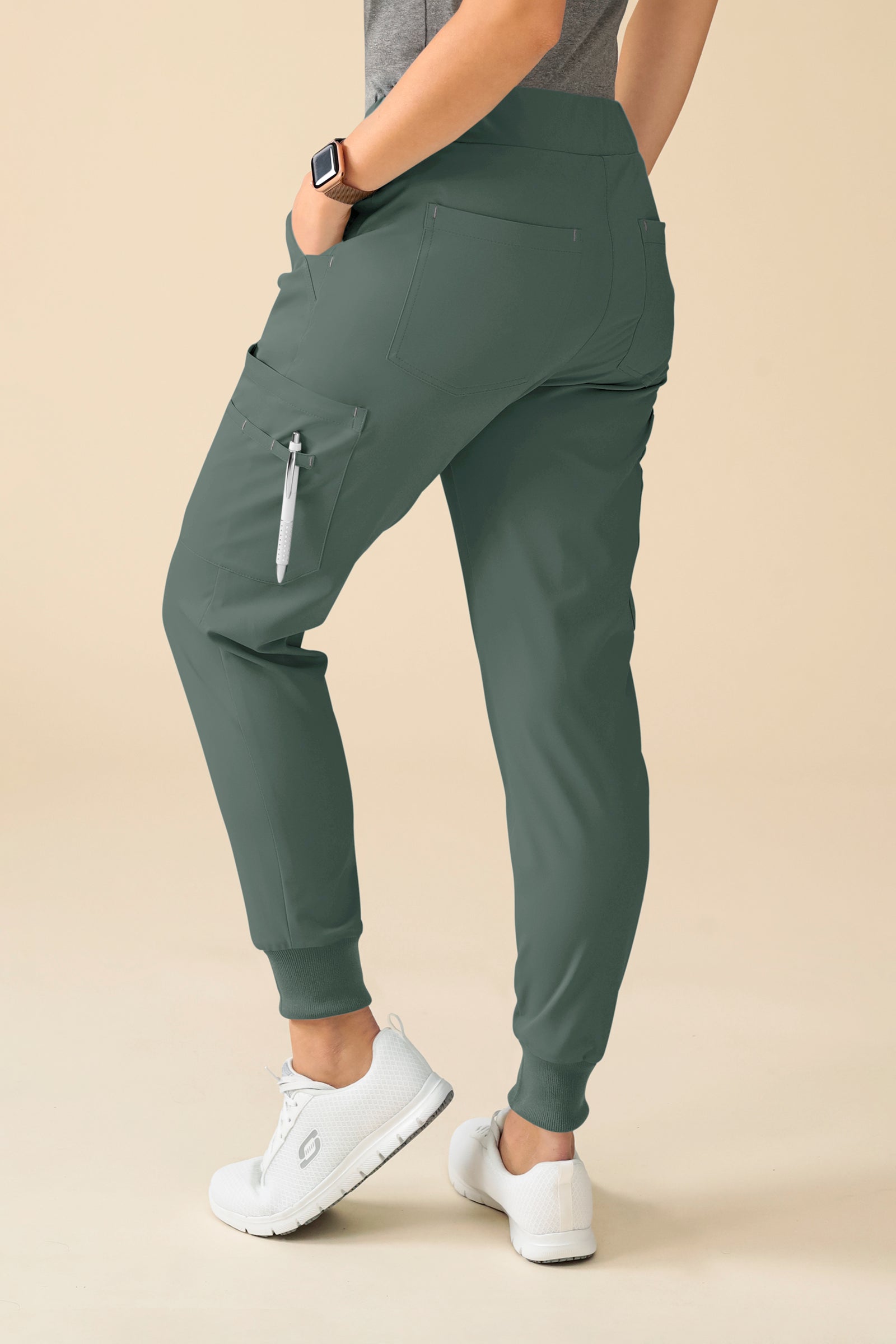 KAERE Hose Damen - Saumbündchen Kurzgr. mit Beintaschen dunkelgrün, Rückansicht