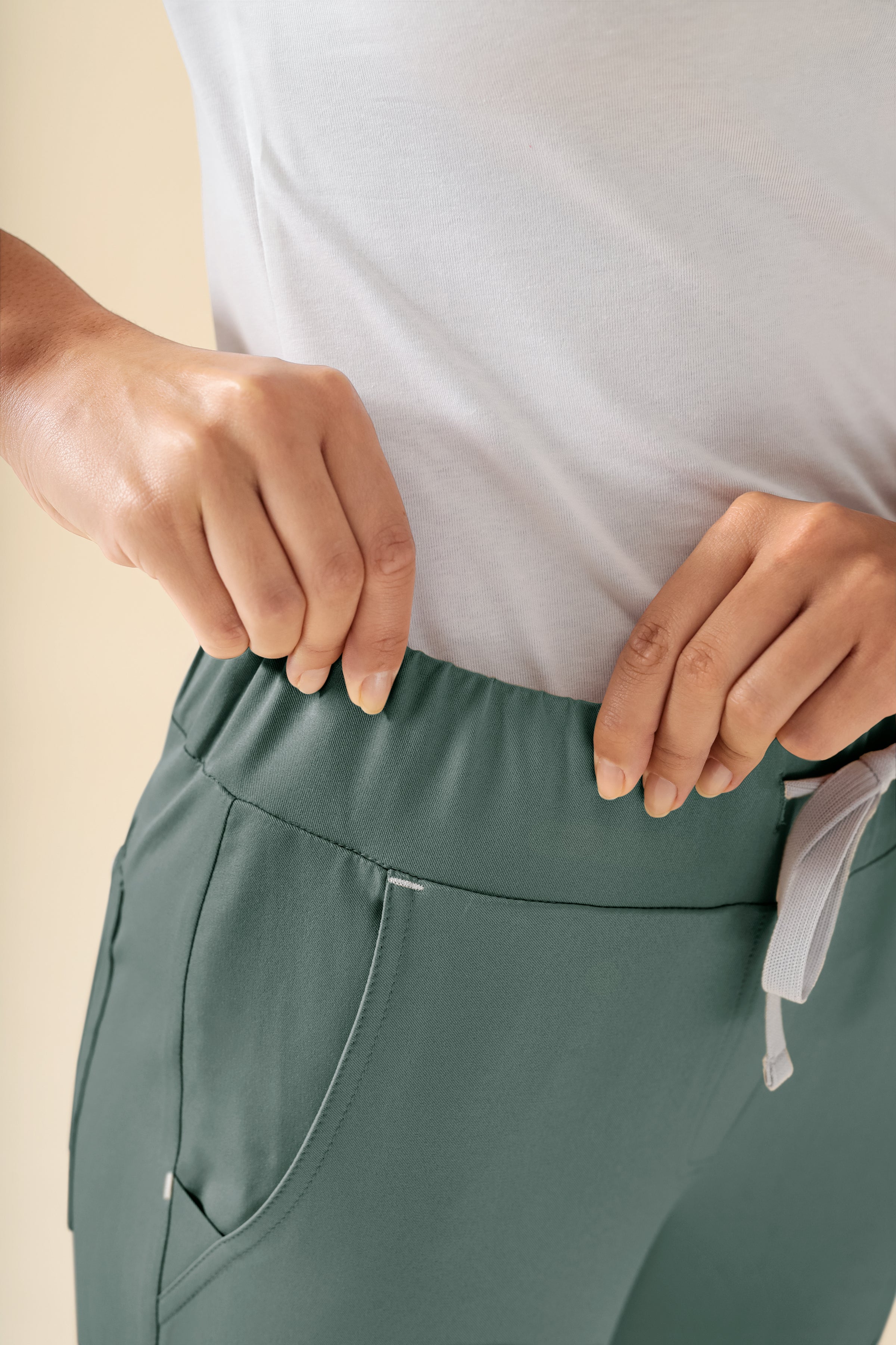 KAERE Hose Damen - gerader Saum Kurzgr. ohne Beintaschen dunkelgrün