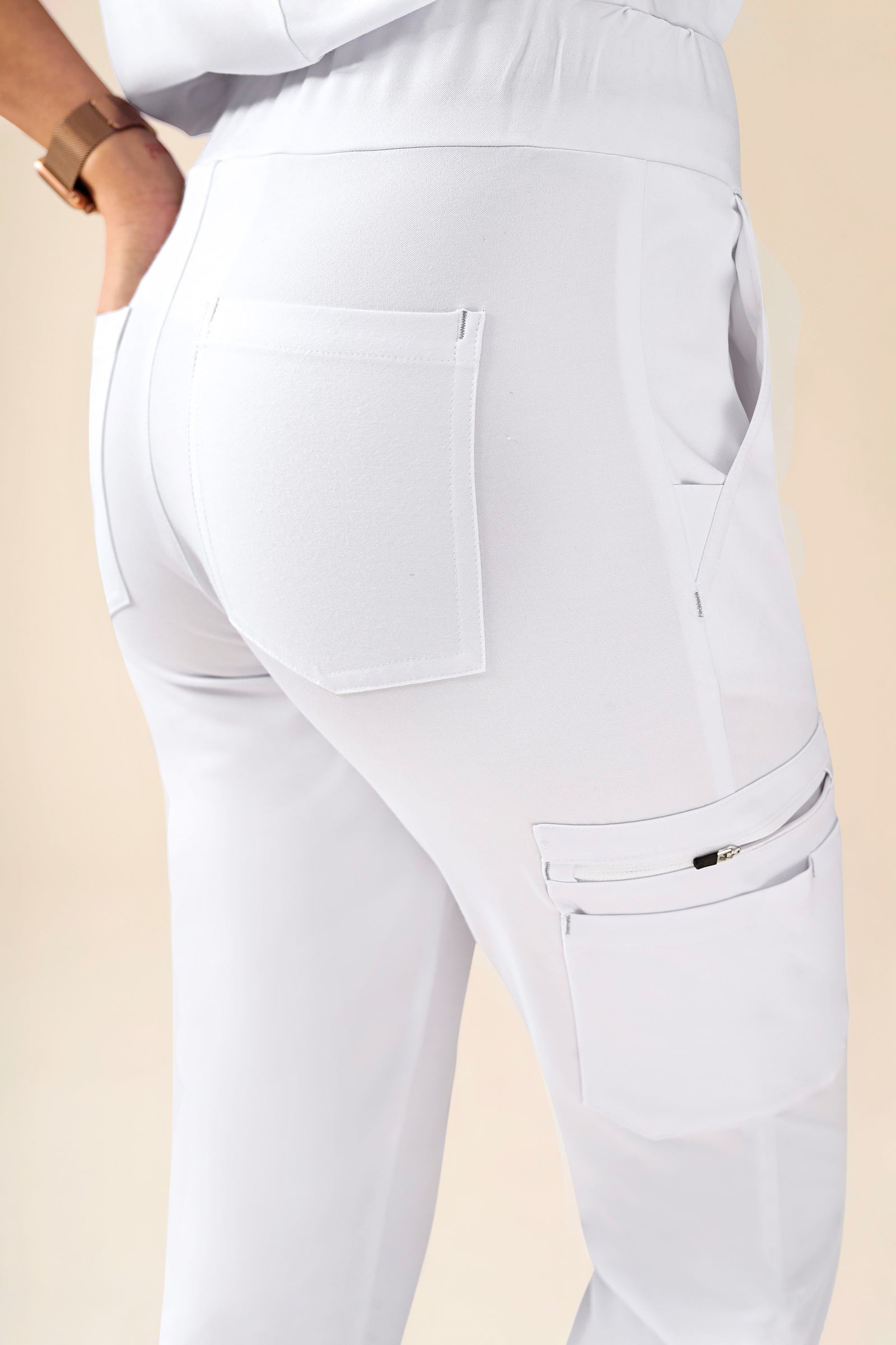 KAERE Hose Damen - gerader Saum Kurzgr. mit Beintaschen weiß