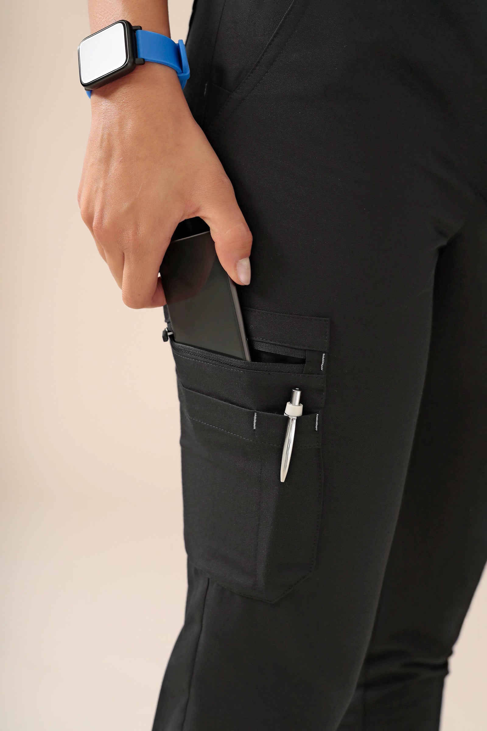 KAERE Hose Damen - gerader Saum mit Beintaschen schwarz