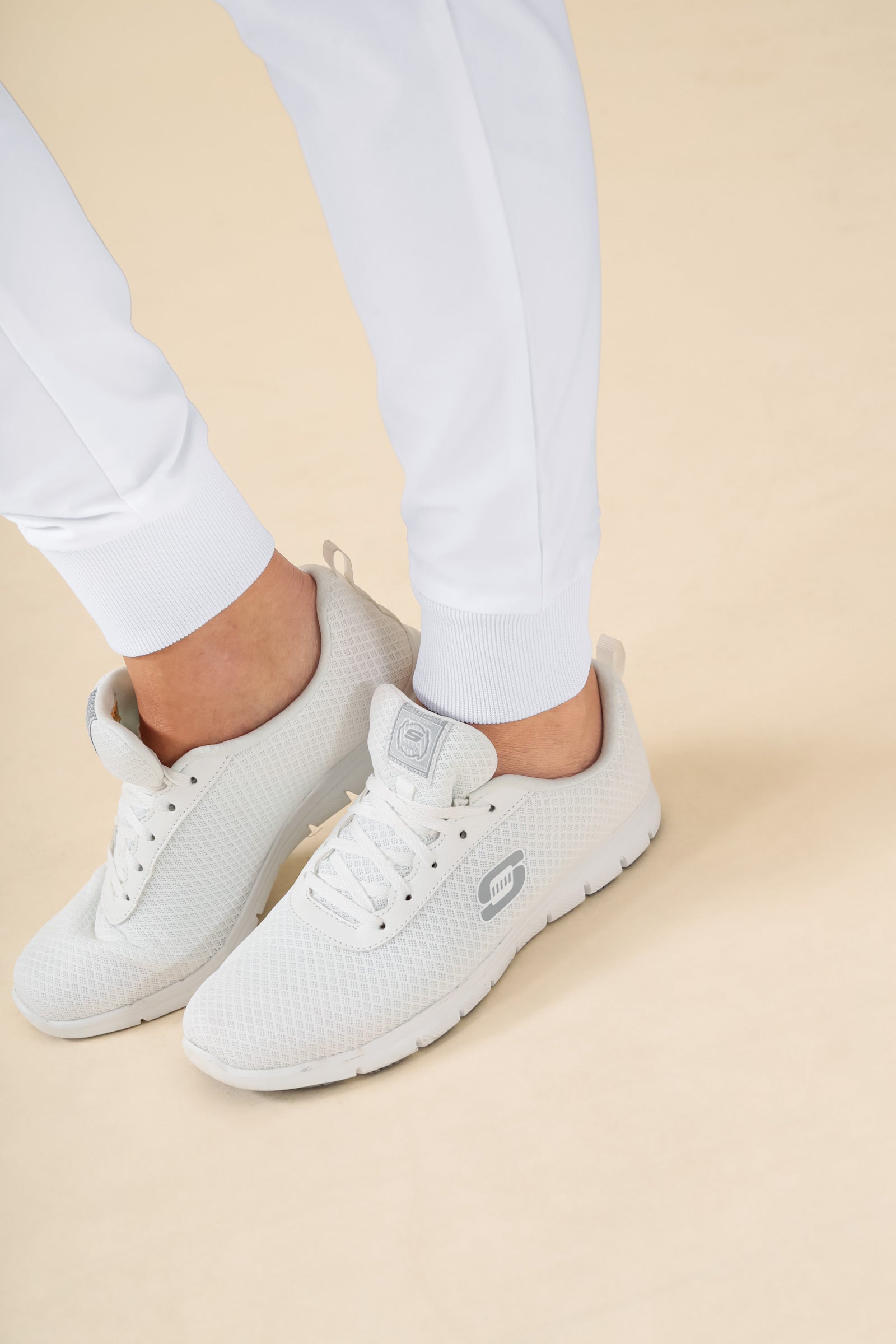 KAERE Hose Damen - Saumbündchen ohne Beintaschen weiß