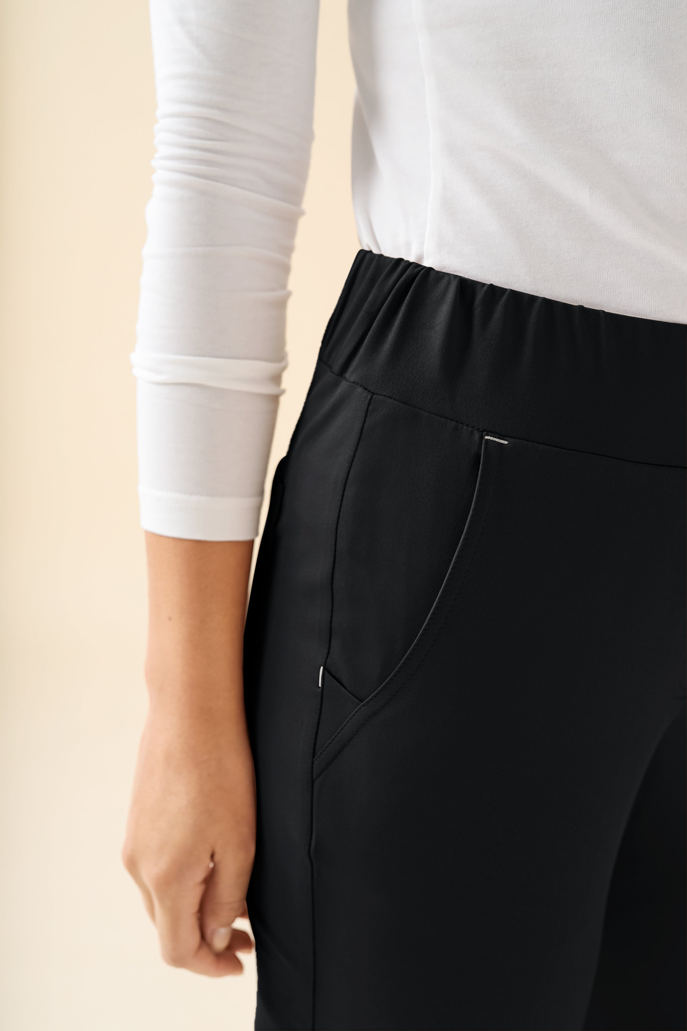KAERE Hose Damen - gerader Saum ohne Beintaschen schwarz