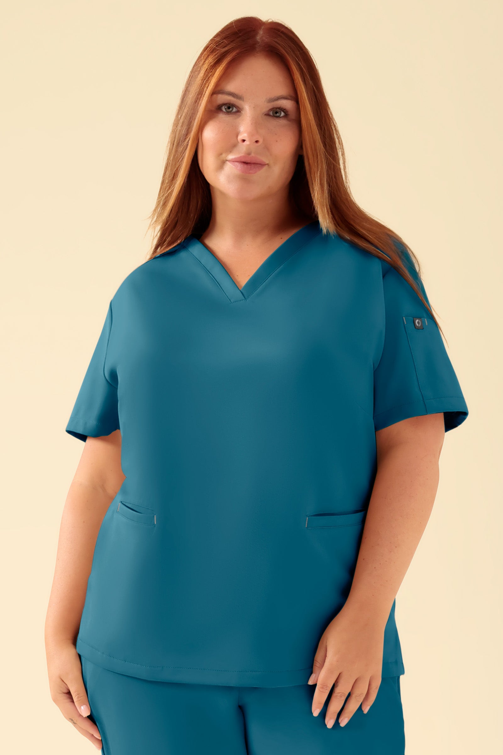 KAERE Schlupfkasack Damen - V-Ausschnitt petrol, Vorderansicht Das Model ist 173 cm groß und trägt Größe XL