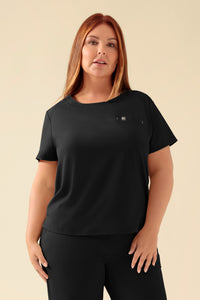 Ein schwarzes, kurzärmeliges KAERE-Shirt für Damen – Rundhalsausschnitt, schwarz – mit einer kleinen Brusttasche und antibakteriellen Eigenschaften.