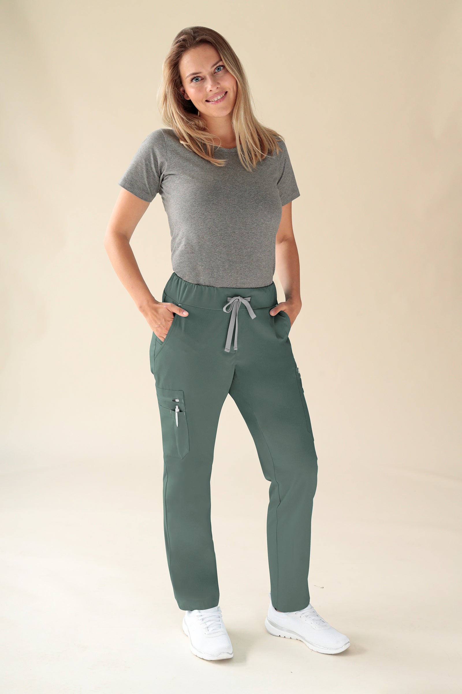 KAERE Hose Damen - gerader Saum Kurzgr. mit Beintaschen dunkelgrün, Vorderansicht