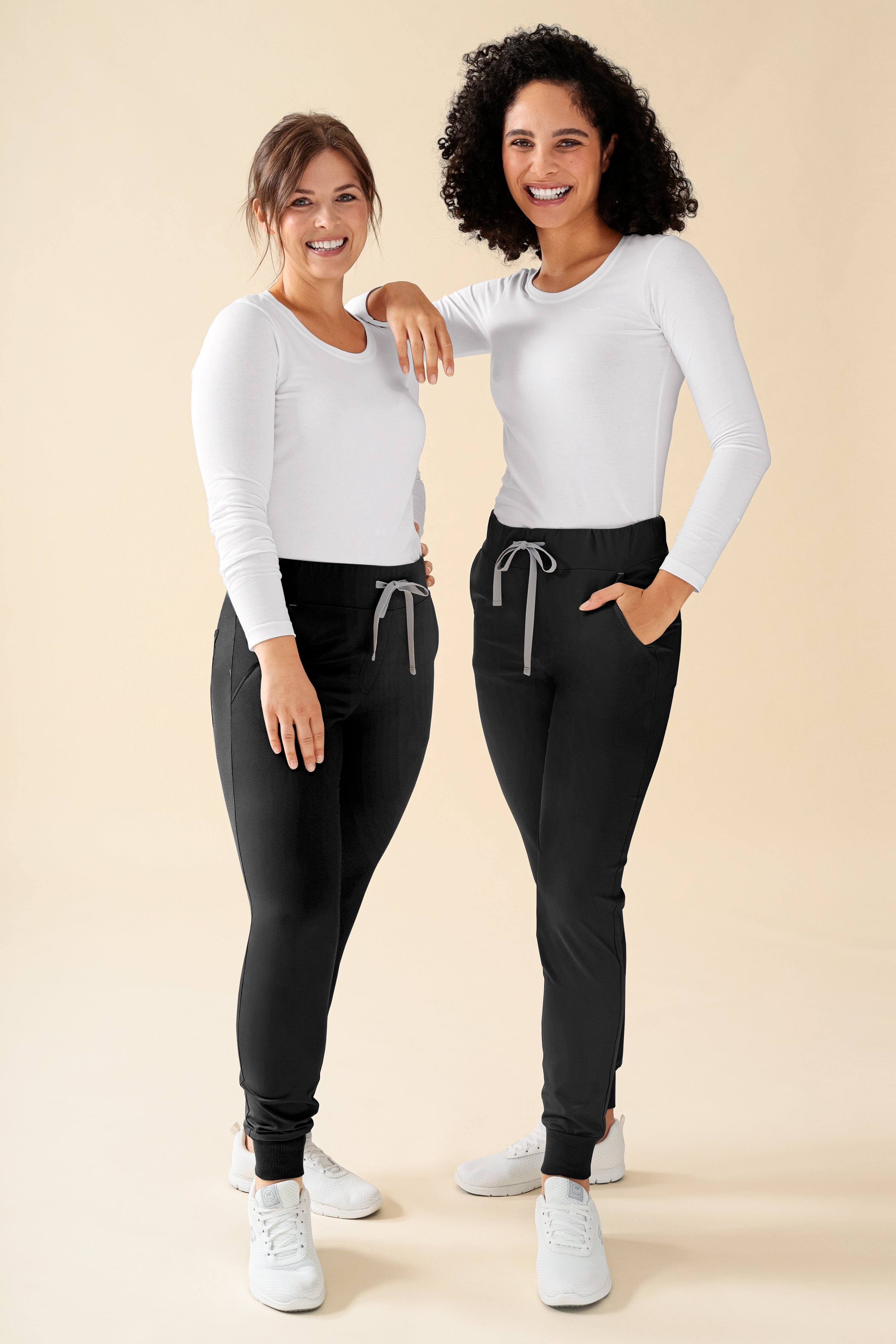 KAERE Hose Damen - Saumbündchen Kurzgr. ohne Beintaschen schwarz, Vorderansicht