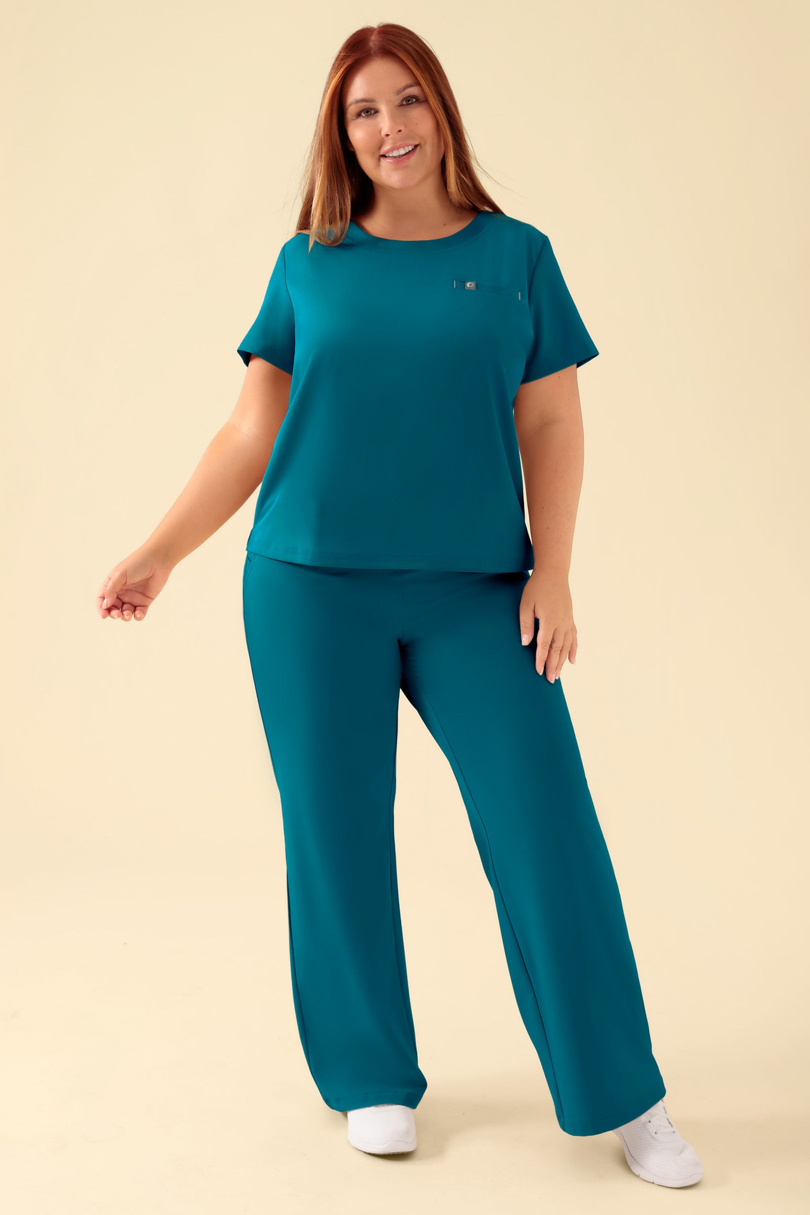 KAERE Shirt Damen - Rundhalsausschnitt petrol, Vorderansicht Das Model ist 173 cm groß und trägt Größe XL