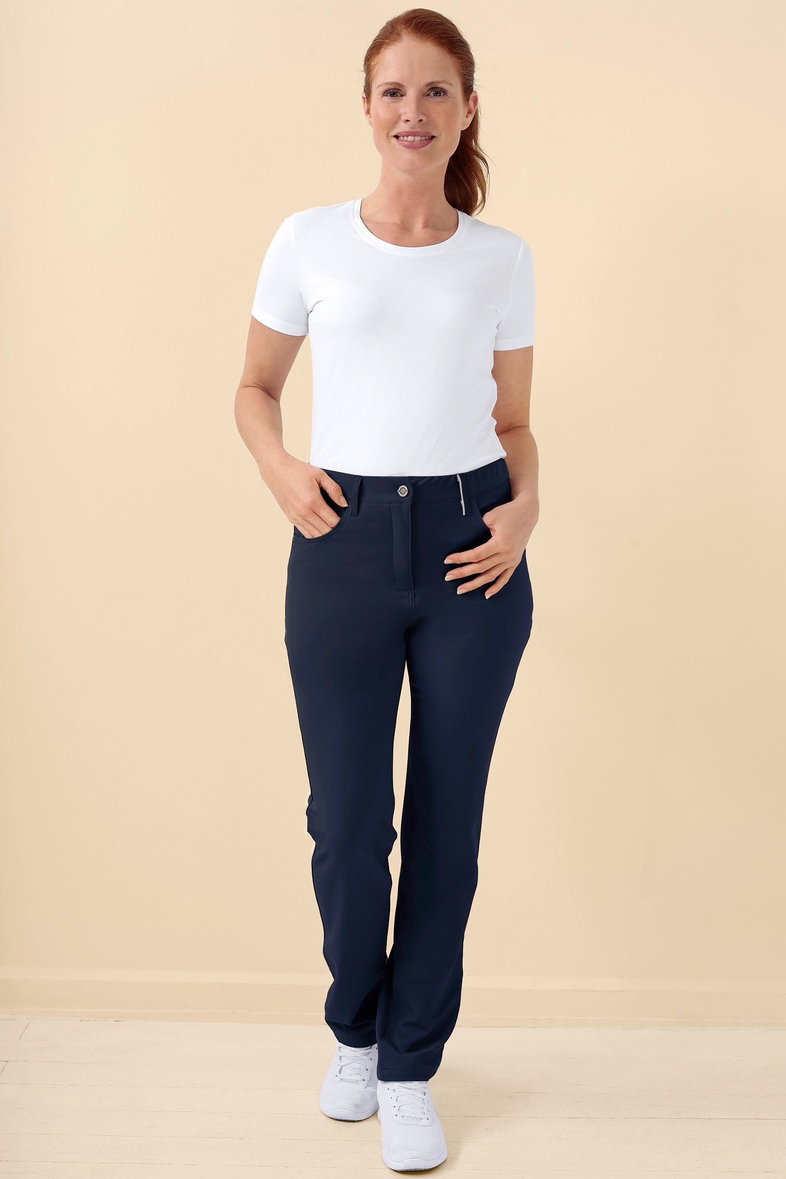 KAERE Hose Damen - 5-Pocket navy, Vorderansicht Das Model ist 175 cm groß und trägt Größe S
