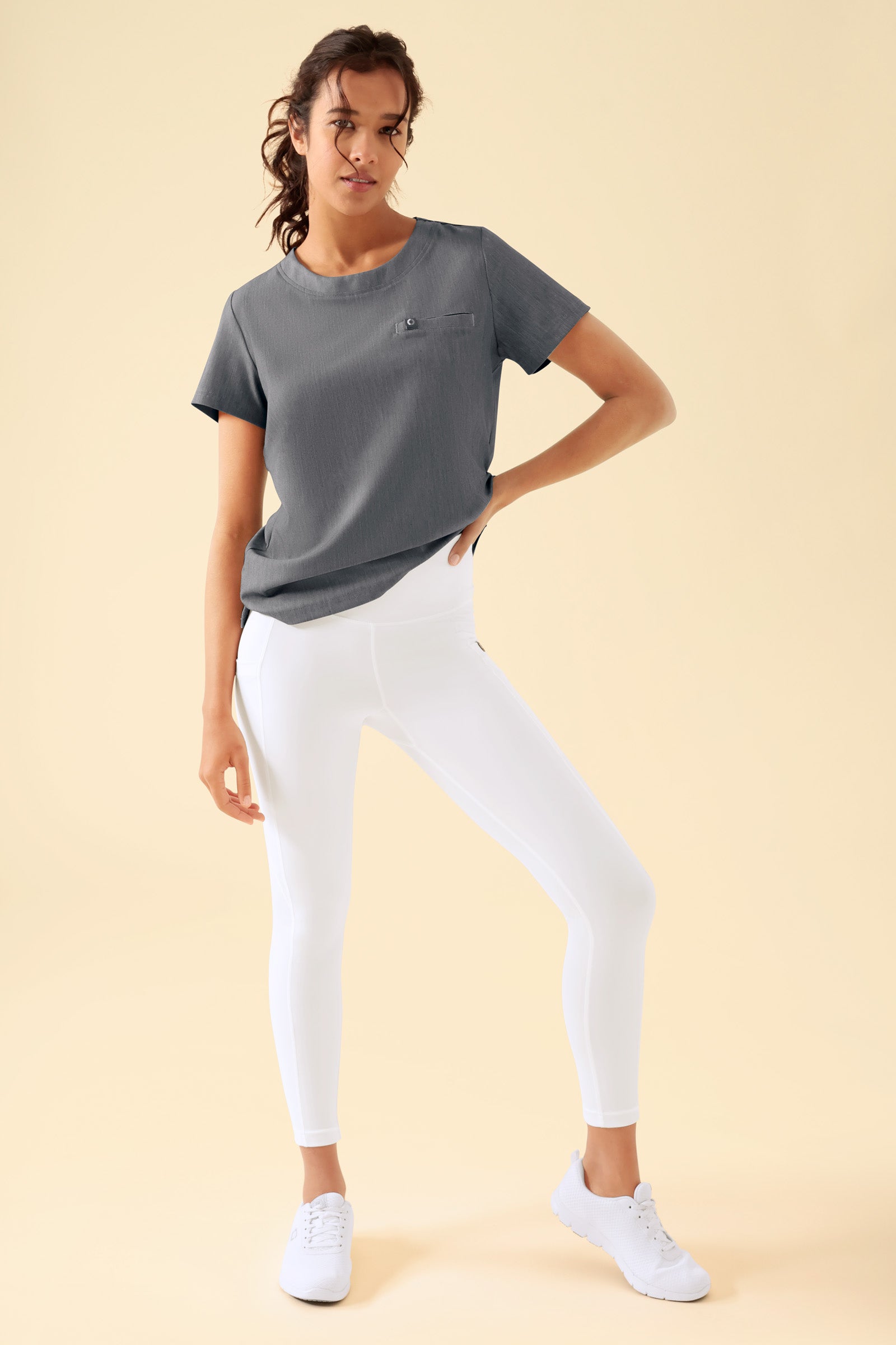 KAERE Leggings Damen - super elastisch weiß, Vorderansicht Das Model ist 176 cm groß und trägt Größe S