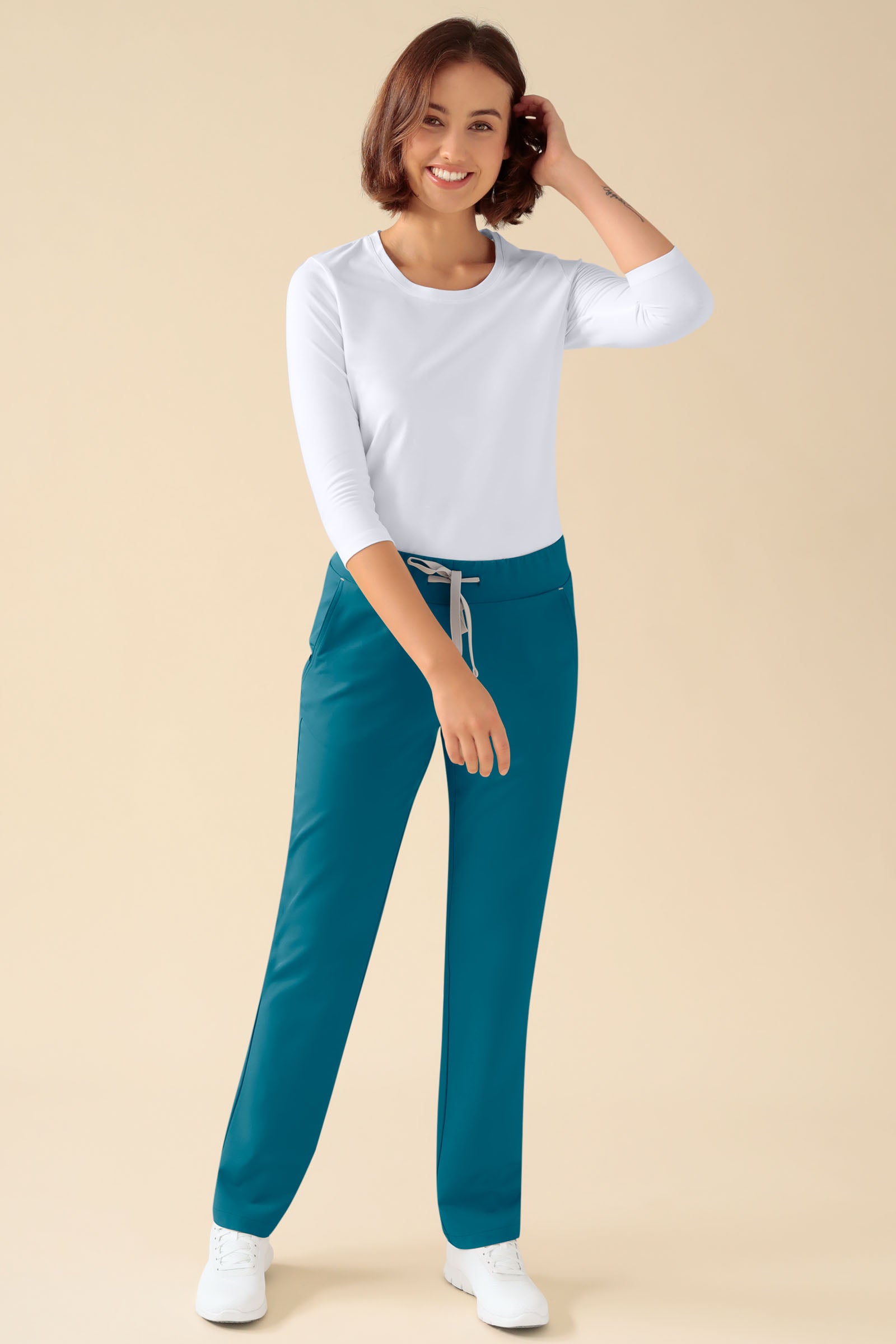 KAERE Hose Damen - gerader Saum ohne Beintaschen petrol, Vorderansicht Das Model ist 177 cm groß und trägt Größe S