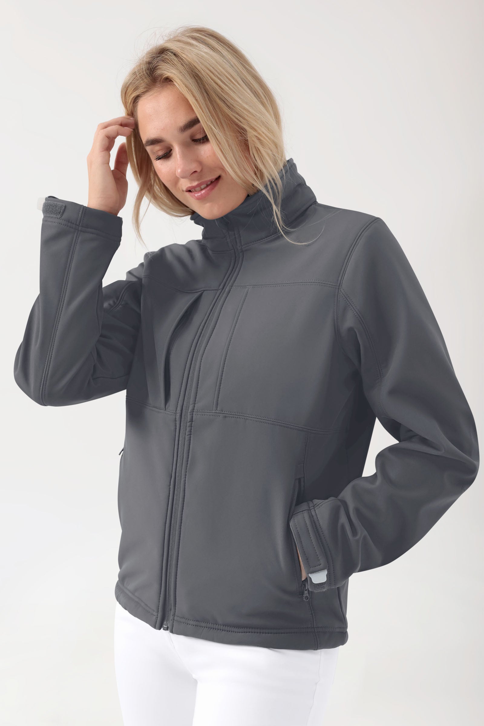 Softshell Jacken Unisex - abnehmbare Kapuze erzgrau, Vorderansicht