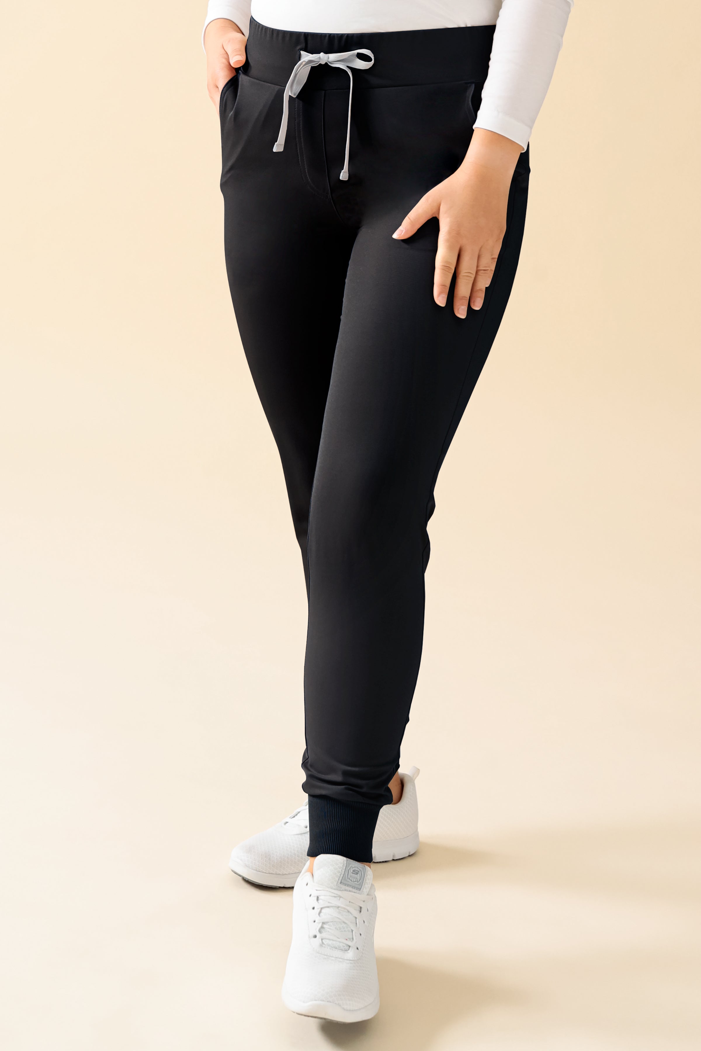 KAERE Hose Damen - Saumbündchen Kurzgr. ohne Beintaschen schwarz, Vorderansicht