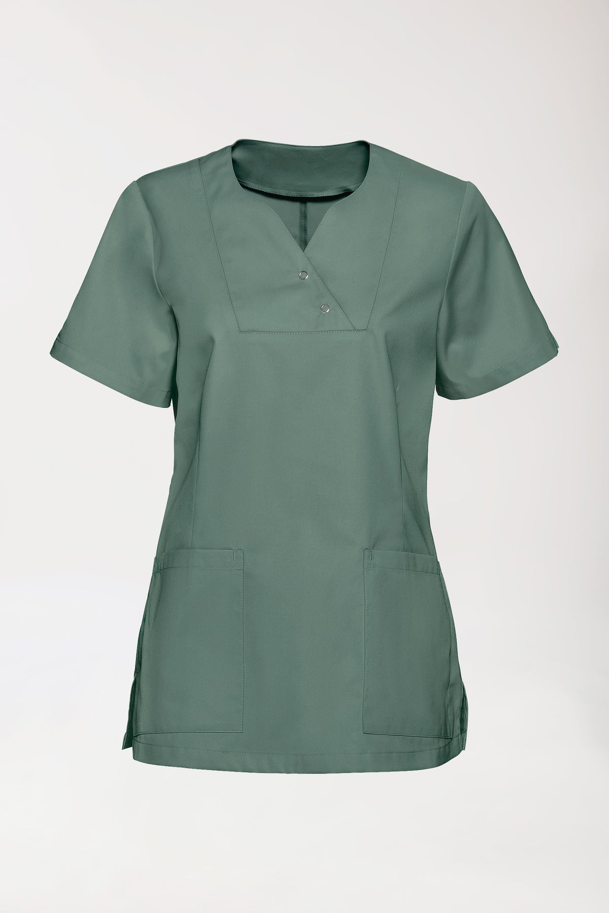 CORE Schlupfkasack Damen Curved Fit – mit Druckknöpfen, dunkelgrün: dunkelgrünes, kurzärmeliges Damen-OP-Oberteil mit V-Ausschnitt, zwei Druckknöpfen und zwei aufgesetzten Taschen., Vorderansicht