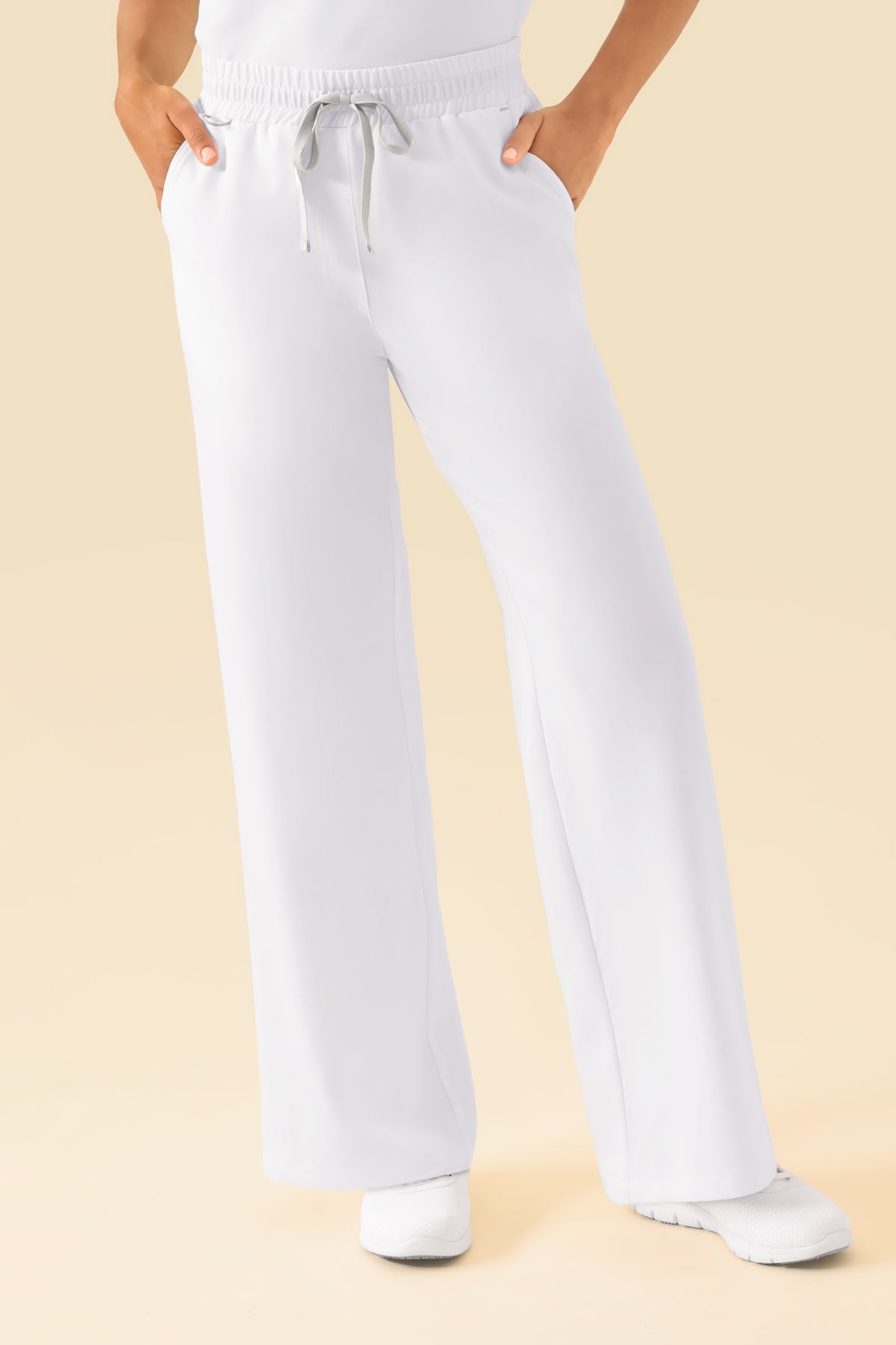 KAERE Hose Damen – weites Bein, weiß: weiße Hose mit weitem Bein, bequemer Kordelzug am Bund und Seitentaschen.