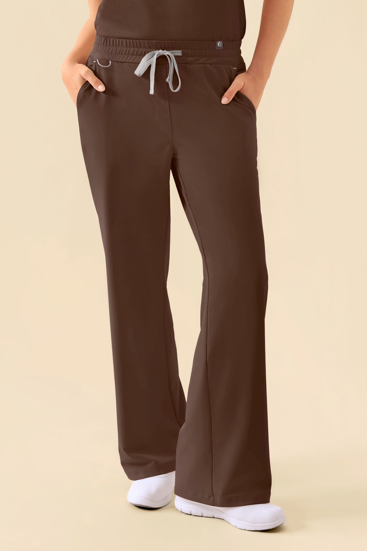 KAERE Hose für Damen – Coffee Scrub-Hose mit weitem Bein, lässigem Schnitt, elastischem Bund mit Kordelzug und Seitentaschen.