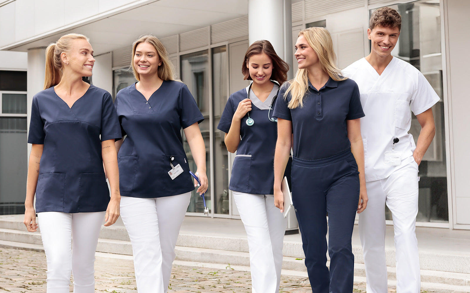 CORE Teamaufnahme in weiß - dunkelblauer Teamausstattung