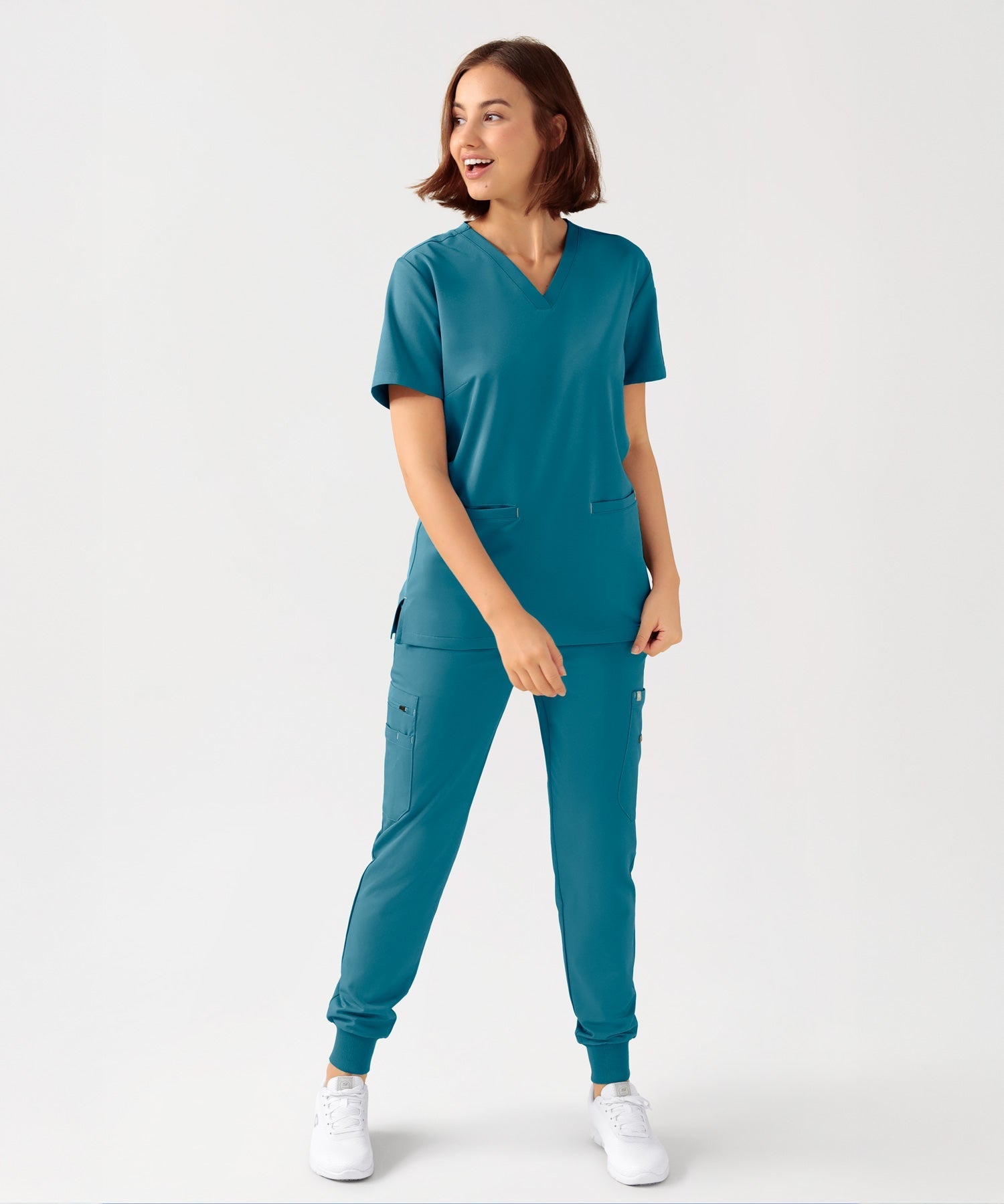 Damen Modell KAERE Outfit in der Farbe petrol