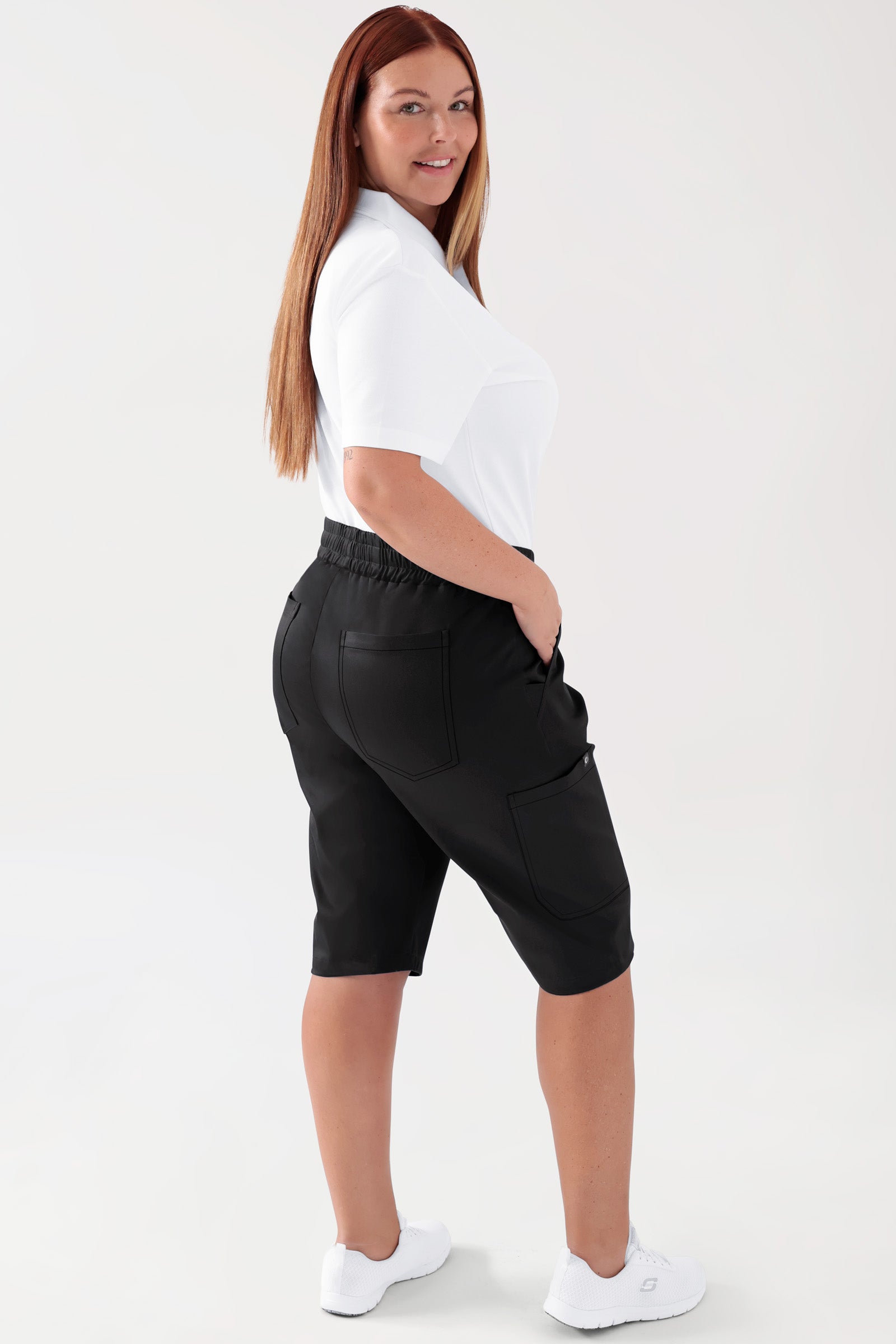 COMFY FLEX Stretch Hose Unisex - Bermuda schwarz, Rückansicht Das Model ist 173 cm groß und trägt Größe L