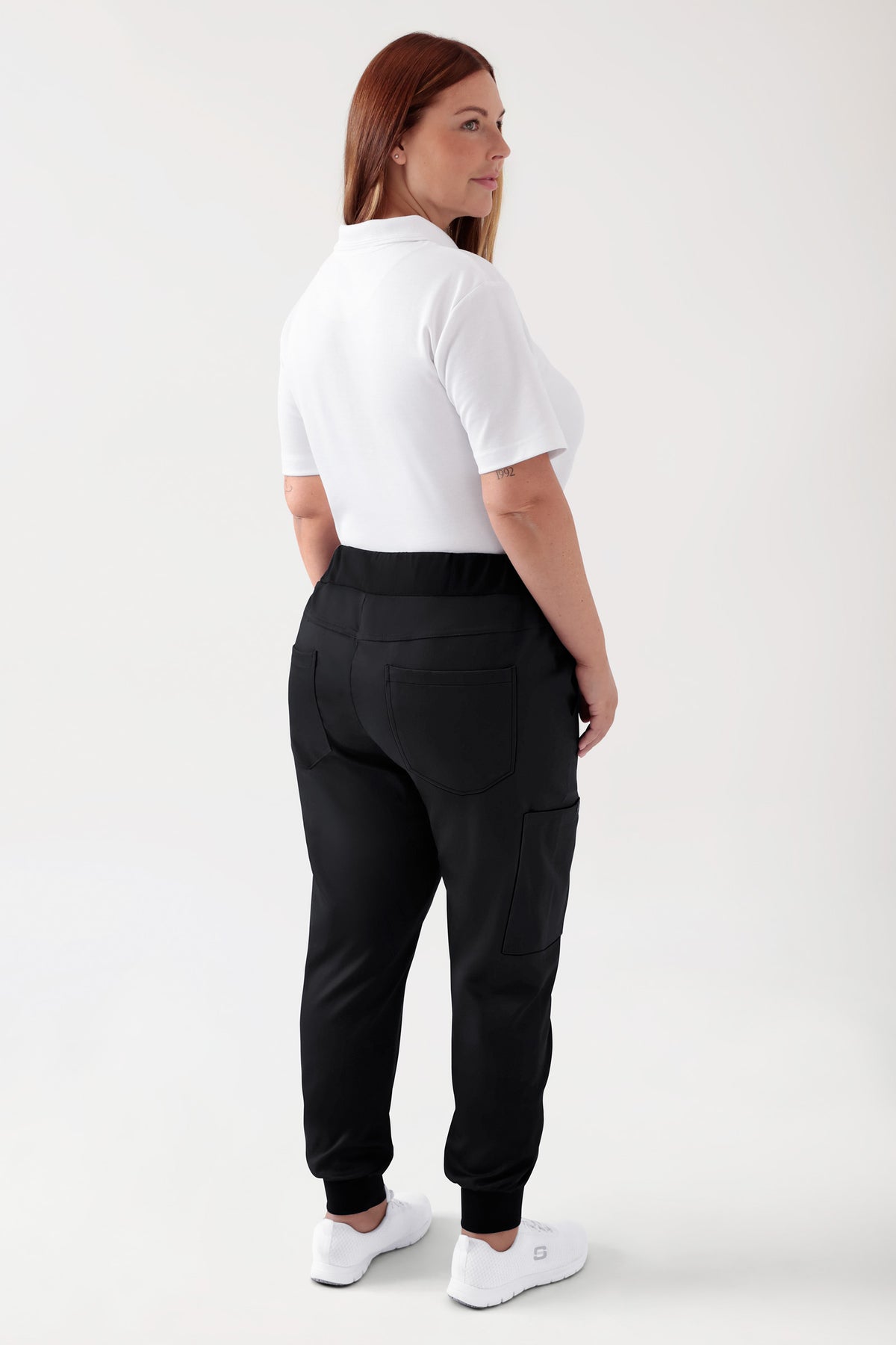 COMFY FLEX Hose Damen - Jogpants schwarz, Rückansicht Das Model ist 173 cm groß und trägt Größe XL