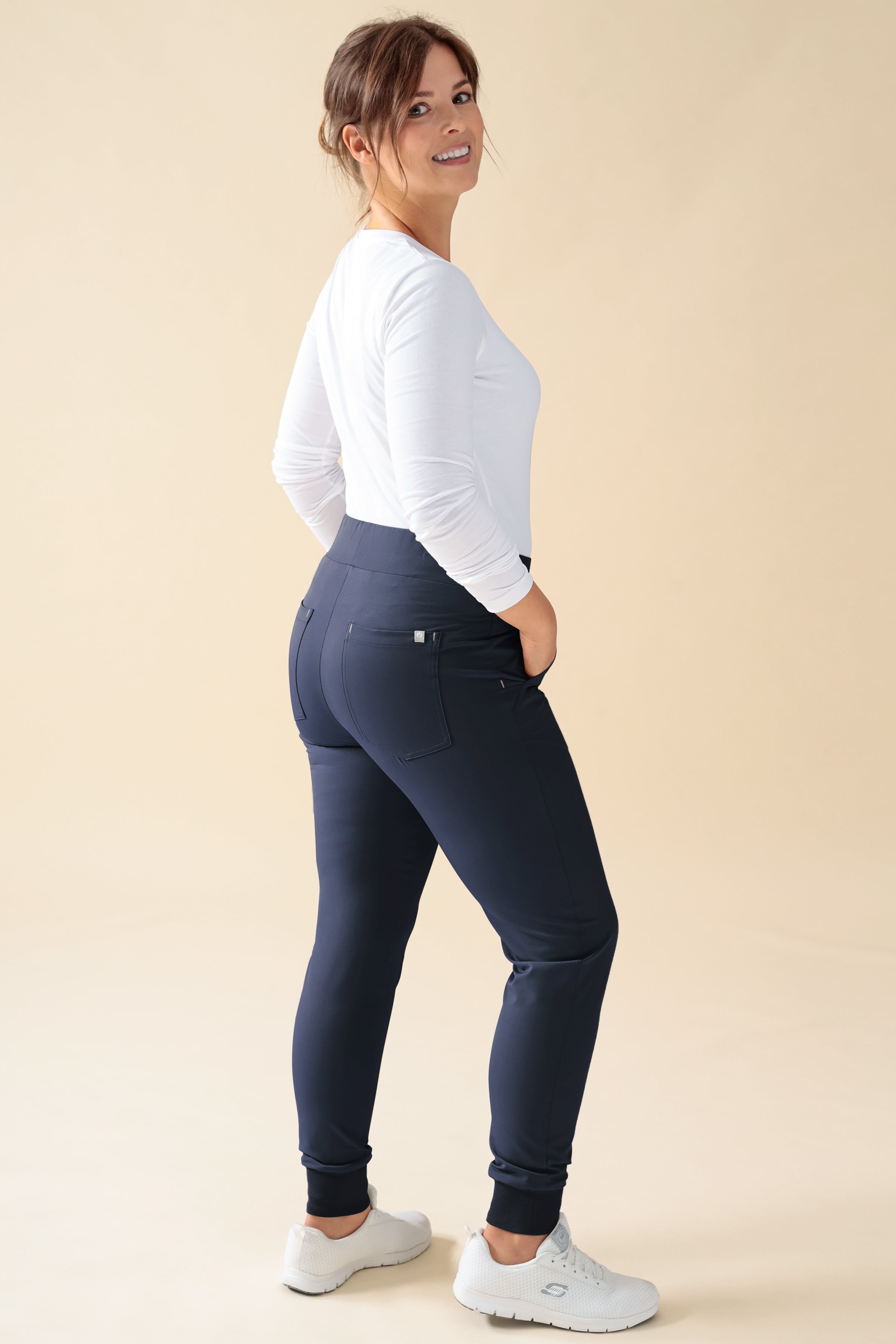 KAERE Hose Damen - Saumbündchen Kurzgr. ohne Beintaschen navy, Rückansicht 