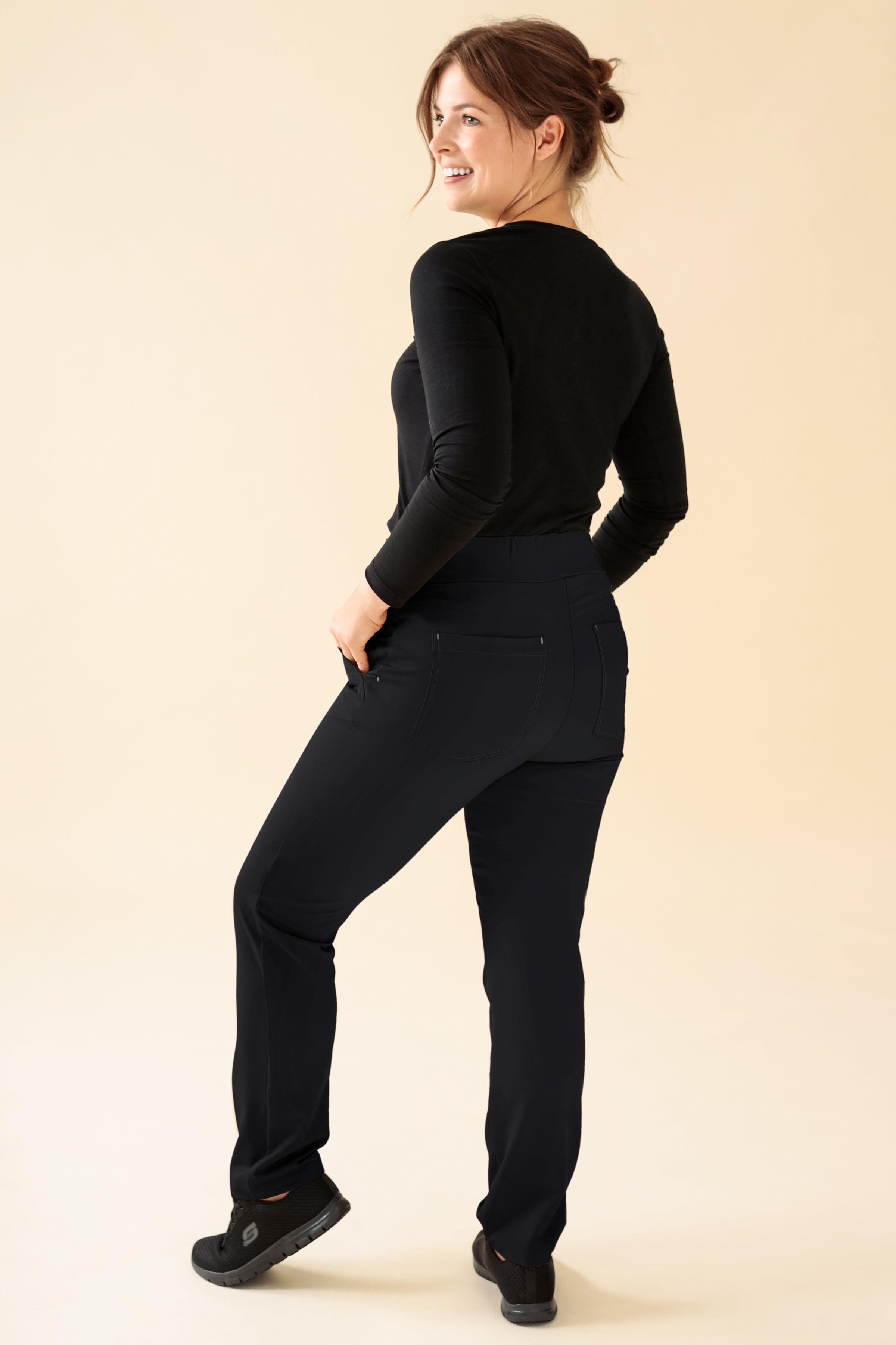 KAERE Hose Damen - gerader Saum Kurzgr. ohne Beintaschen schwarz, Rückansicht 