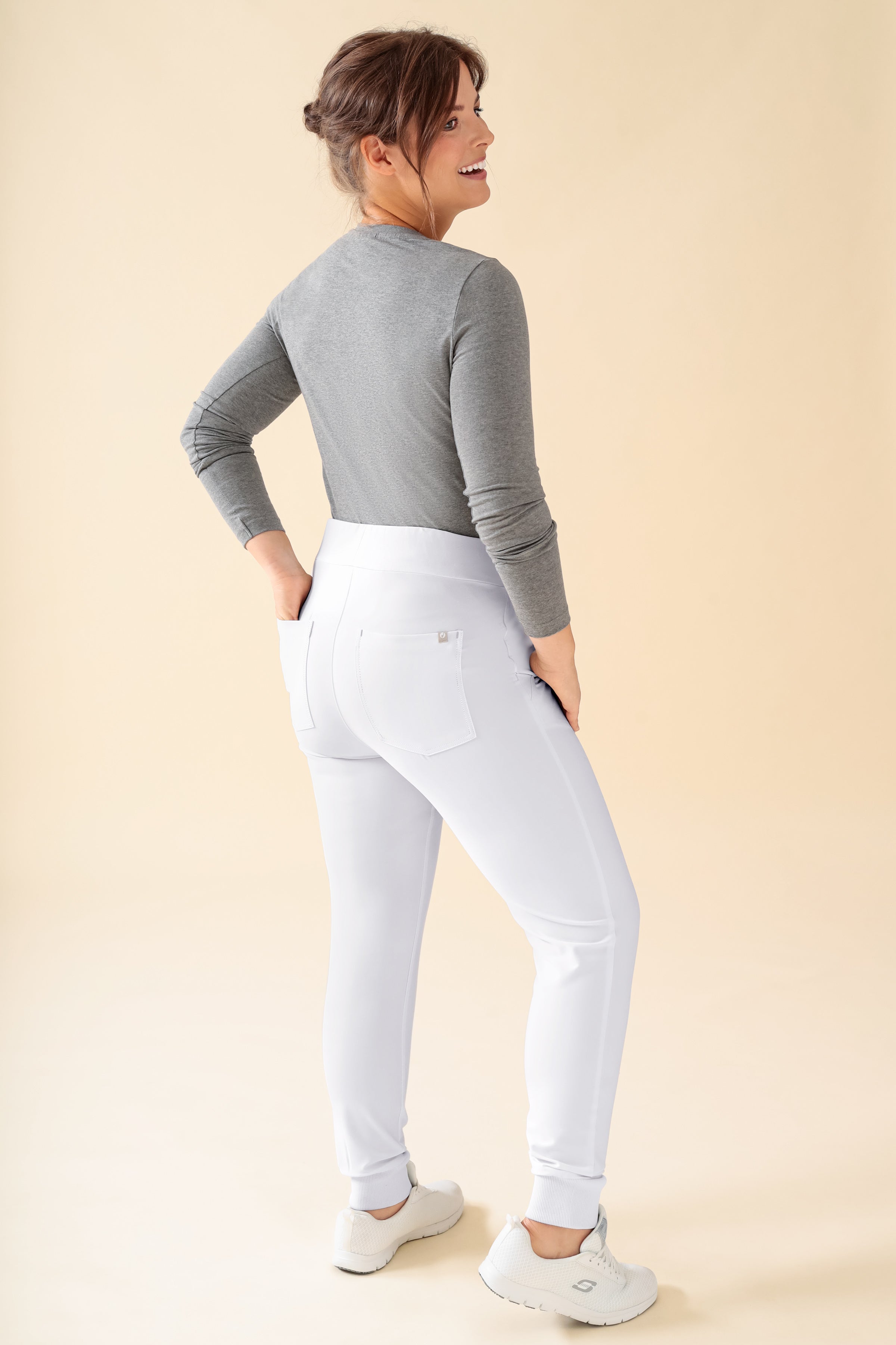 KAERE Hose Damen - Saumbündchen Kurzgr. ohne Beintaschen weiß, Rückansicht 