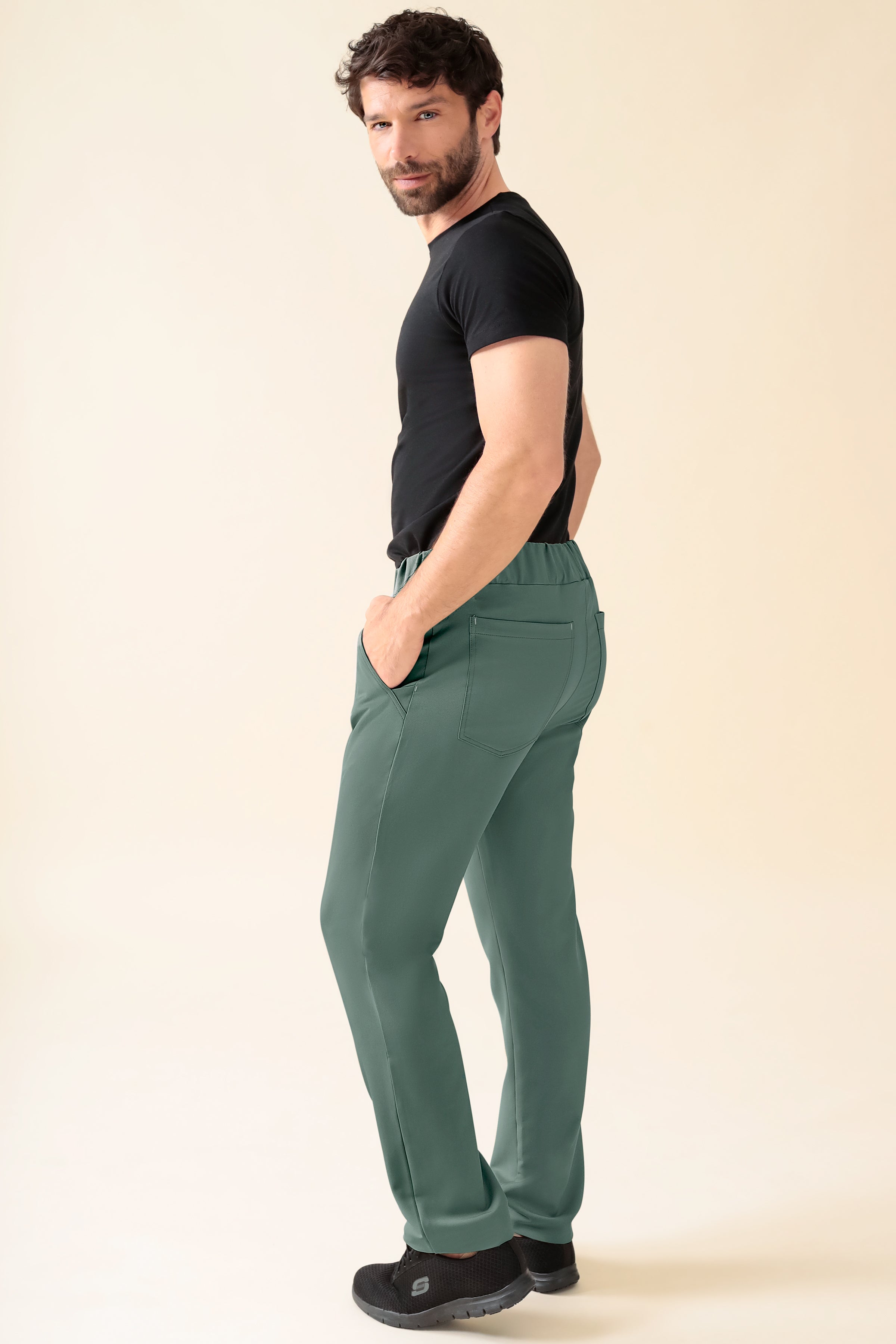 KAERE Hose Herren - gerader Saum Kurzgr. ohne Beintaschen dunkelgrün, Rückansicht 