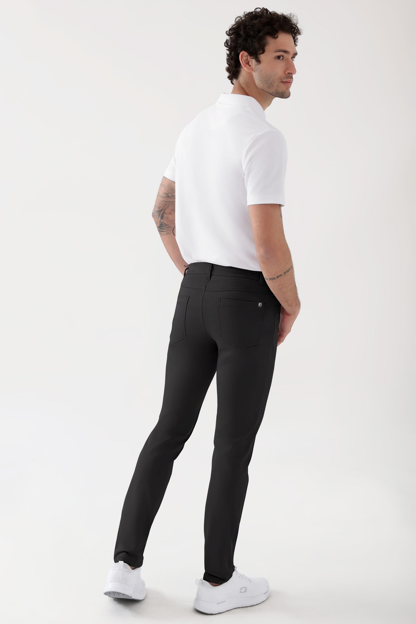 COMFY FLEX 5-Pocket Hose Herren - schlankes Bein schwarz, Rückansicht Das Model ist 188 cm groß und trägt Größe 48