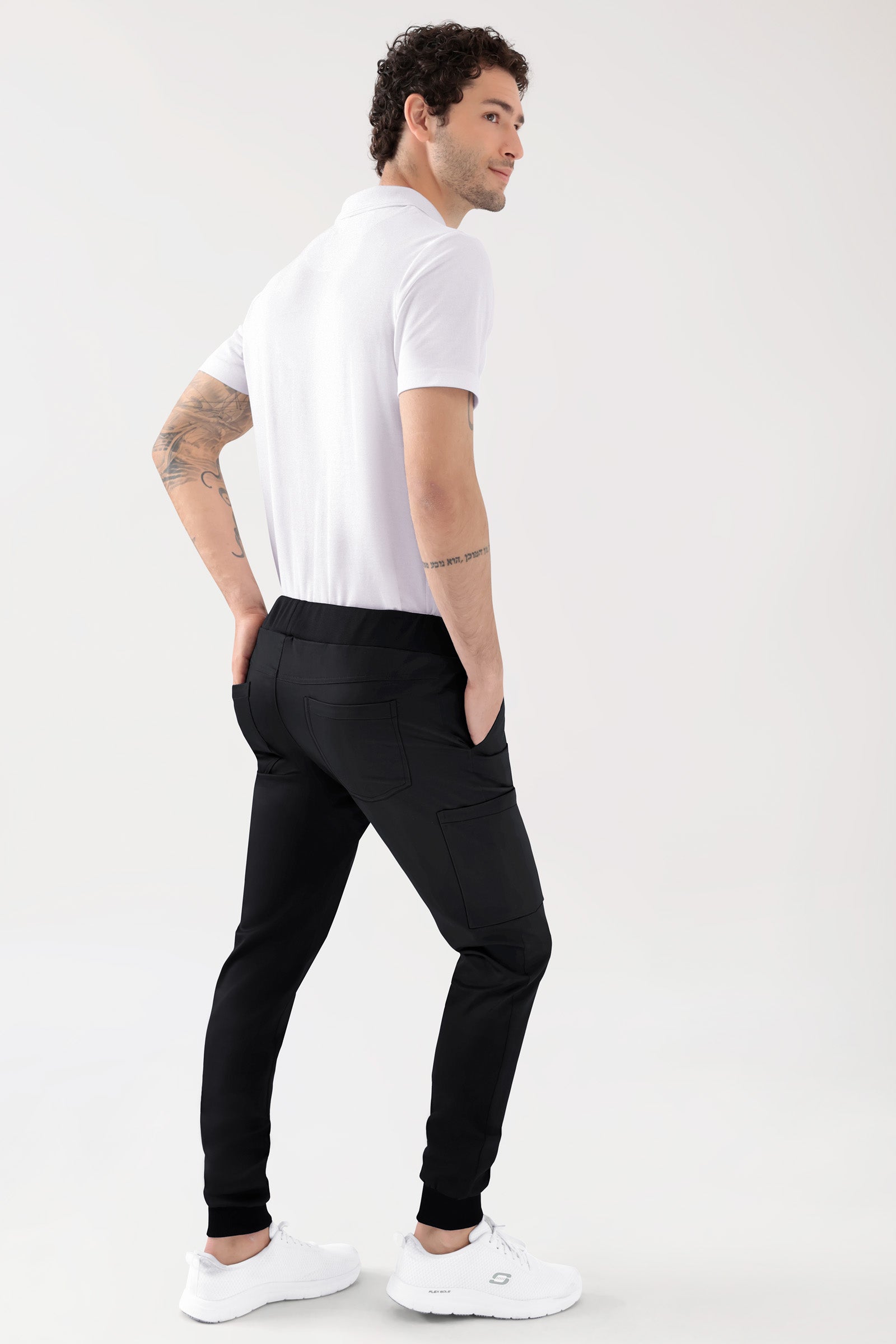 COMFY FLEX Hose Herren - Jogpants schwarz, Rückansicht Das Model ist 188 cm groß und trägt Größe M