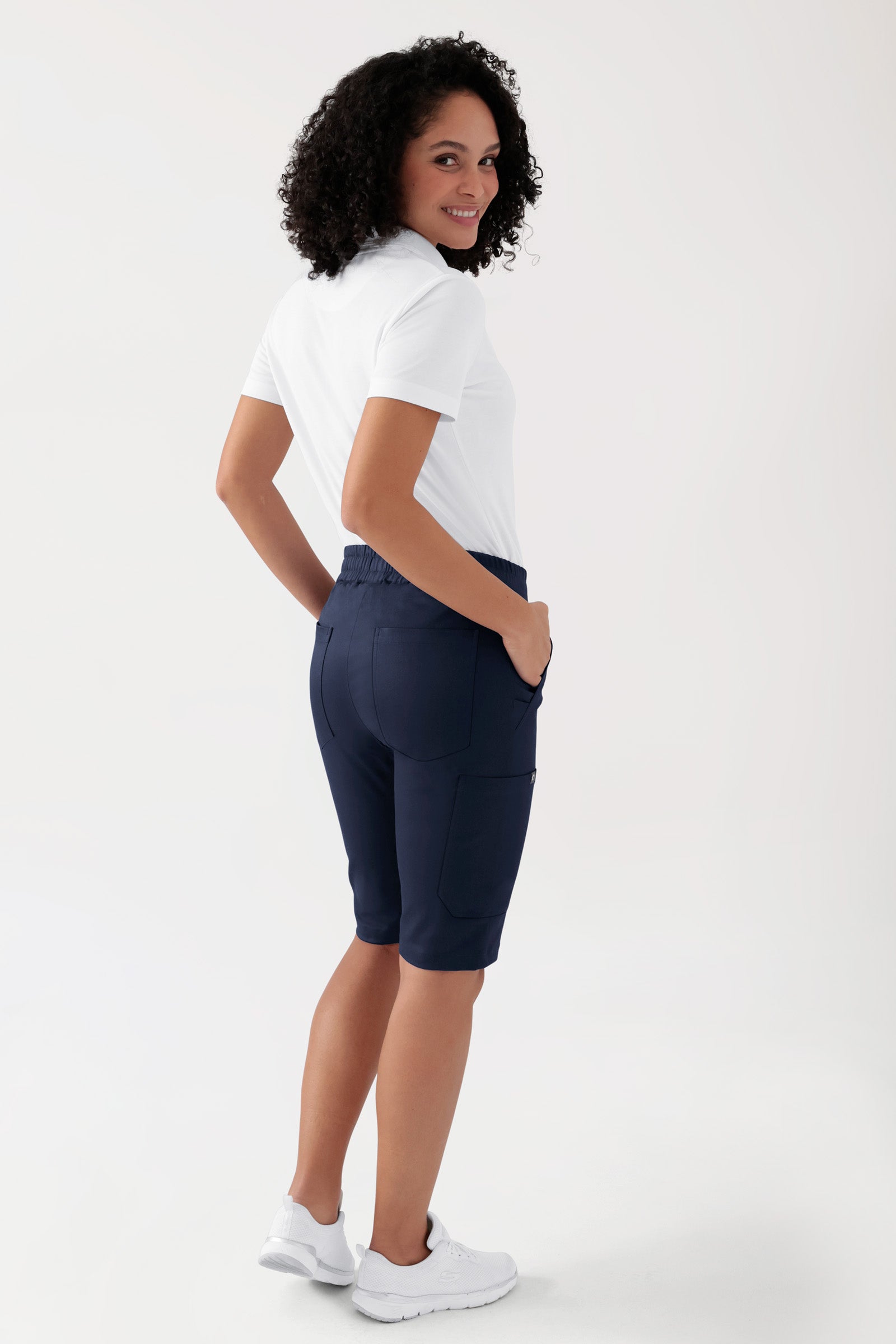 COMFY FLEX Stretch Hose Unisex - Bermuda navy, Rückansicht Das Model ist 176 cm groß und trägt Größe S