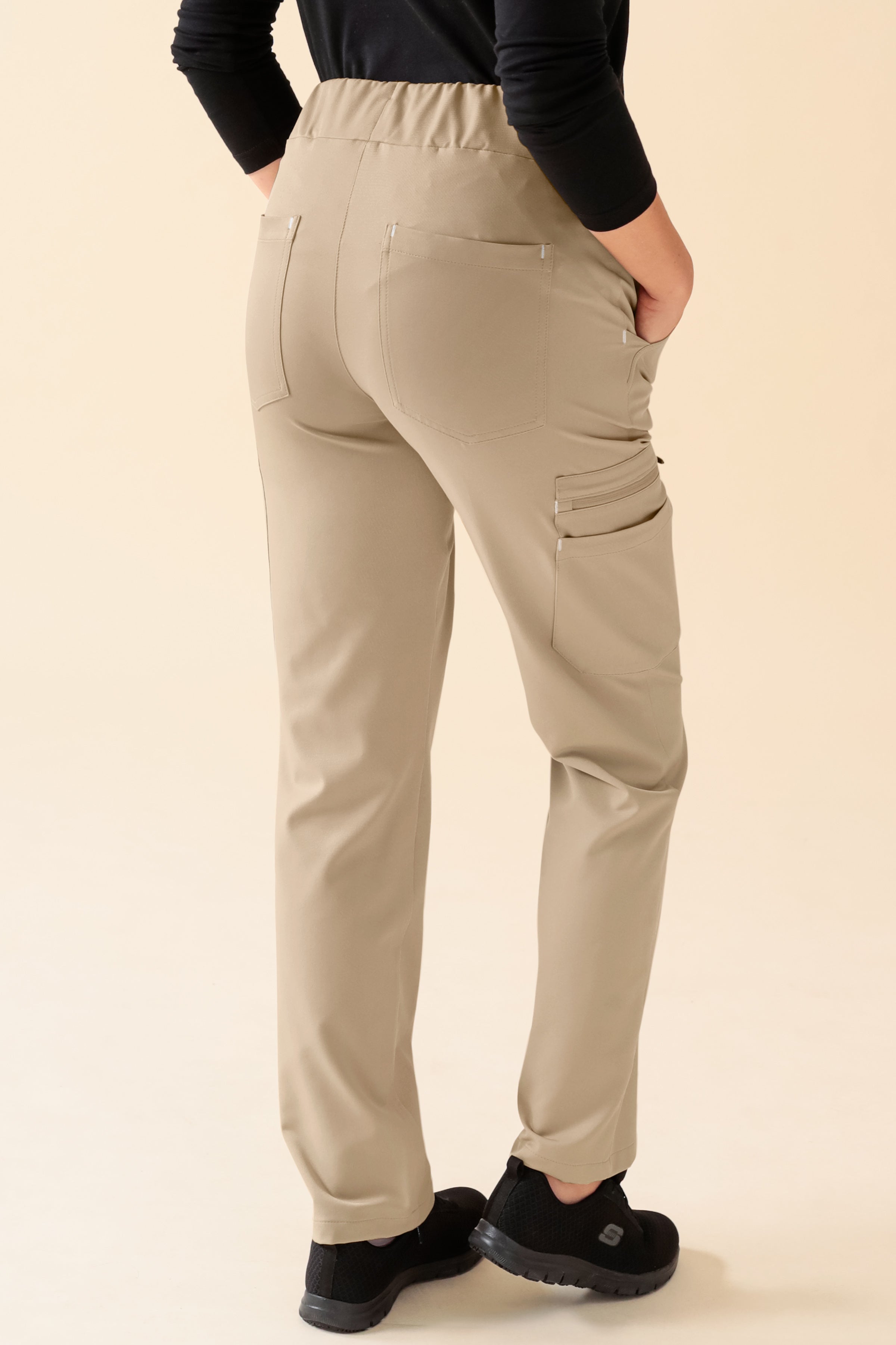 KAERE Hose Damen - gerader Saum Kurzgr. mit Beintaschen sand, Rückansicht 