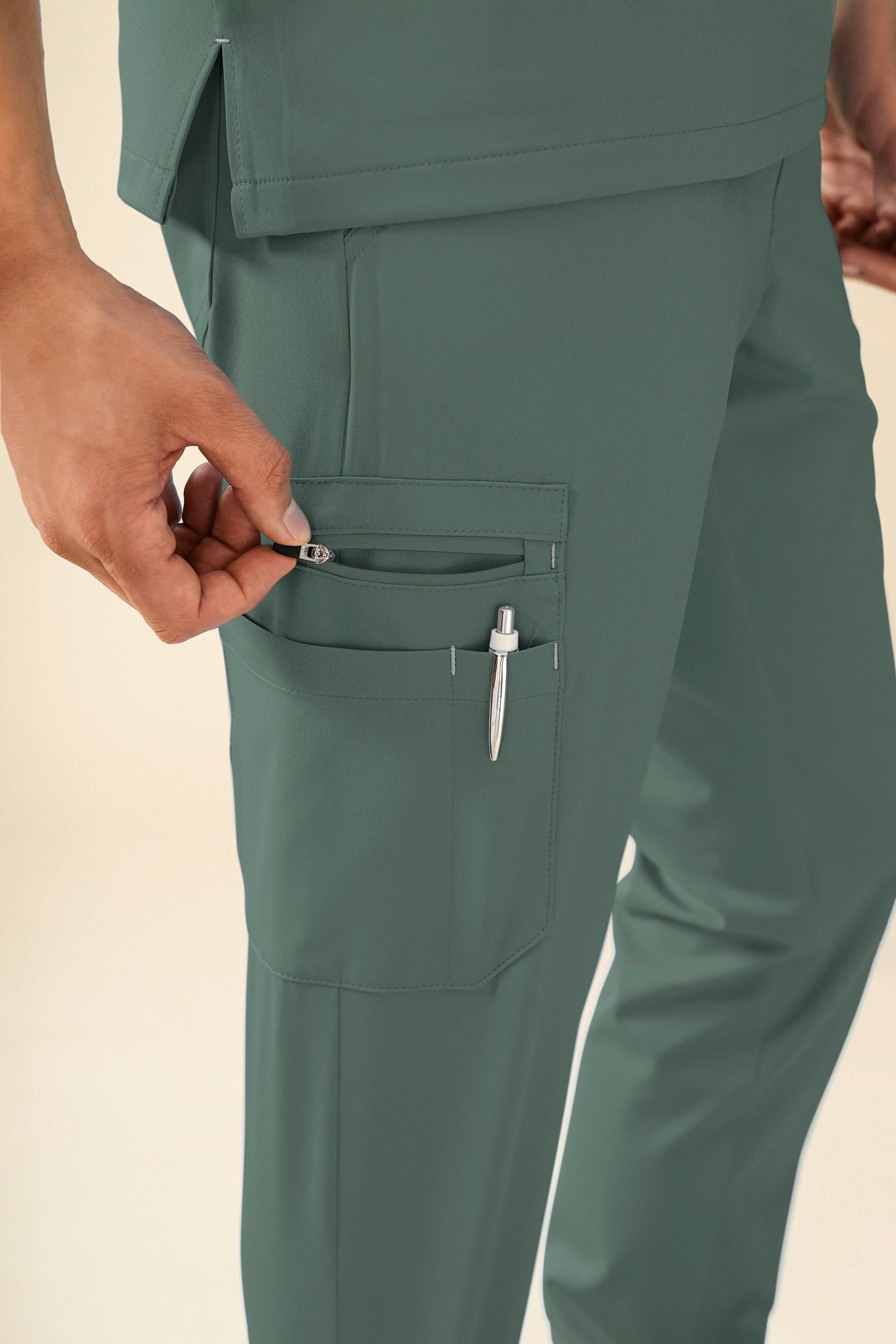 KAERE Hose Herren - Saumbündchen Kurzgr. mit Beintaschen dunkelgrün