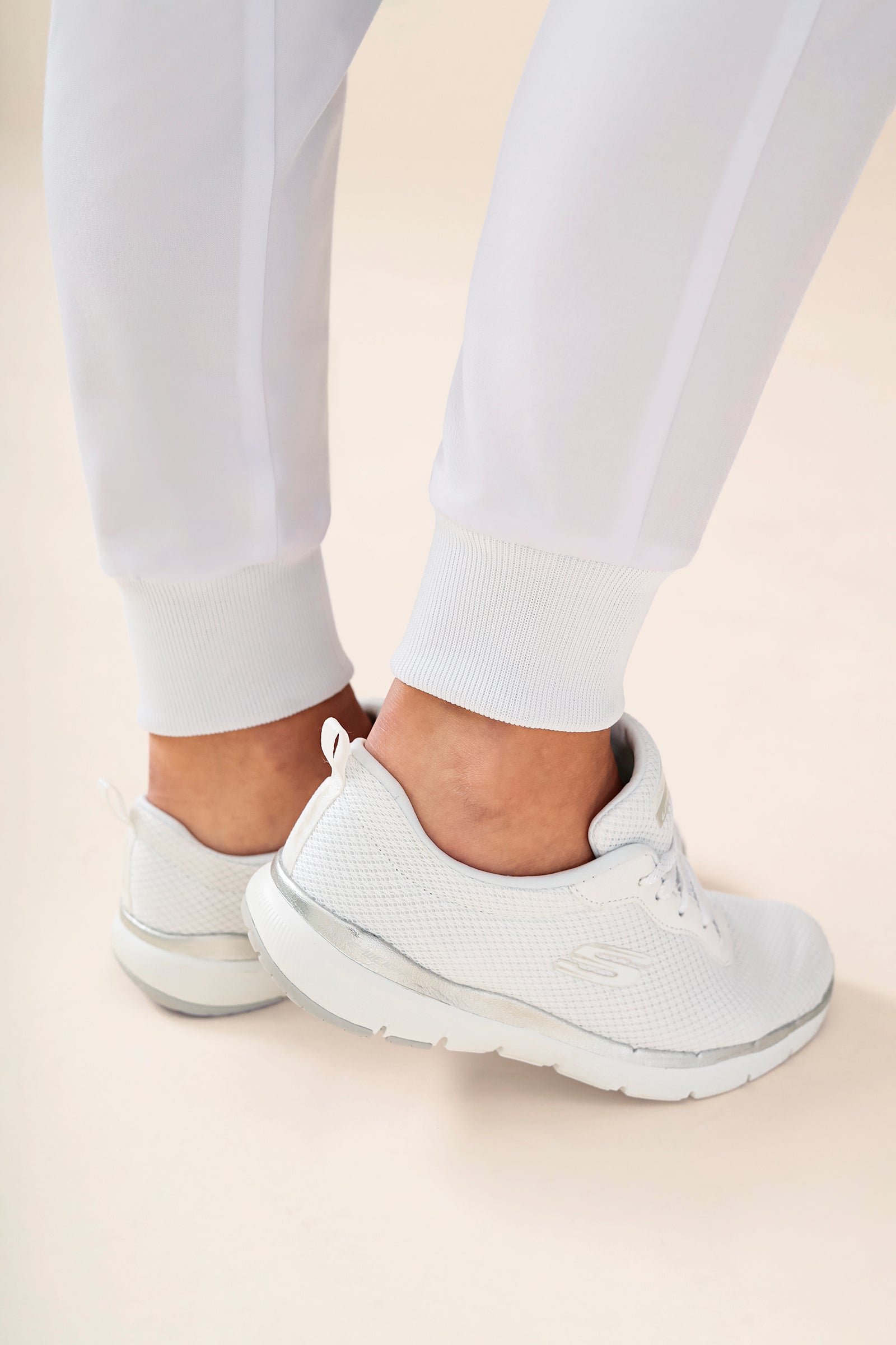 KAERE Hose Damen - Saumbündchen mit Beintaschen weiß