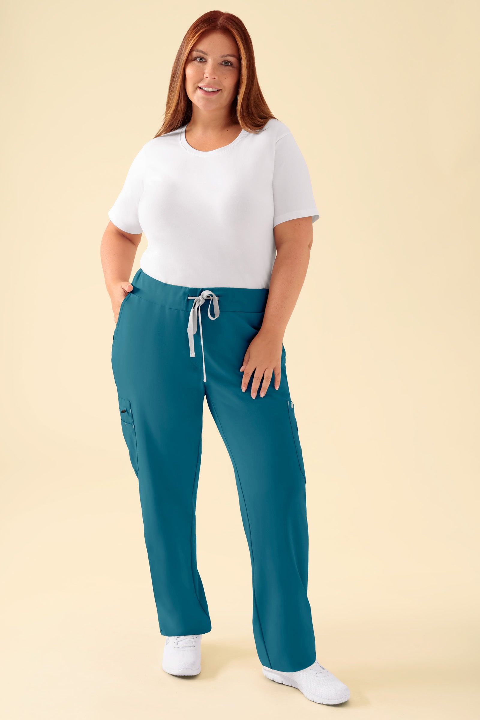 KAERE Hose Damen - gerader Saum mit Beintaschen petrol, Vorderansicht Das Model ist 173 cm groß und trägt Größe XL