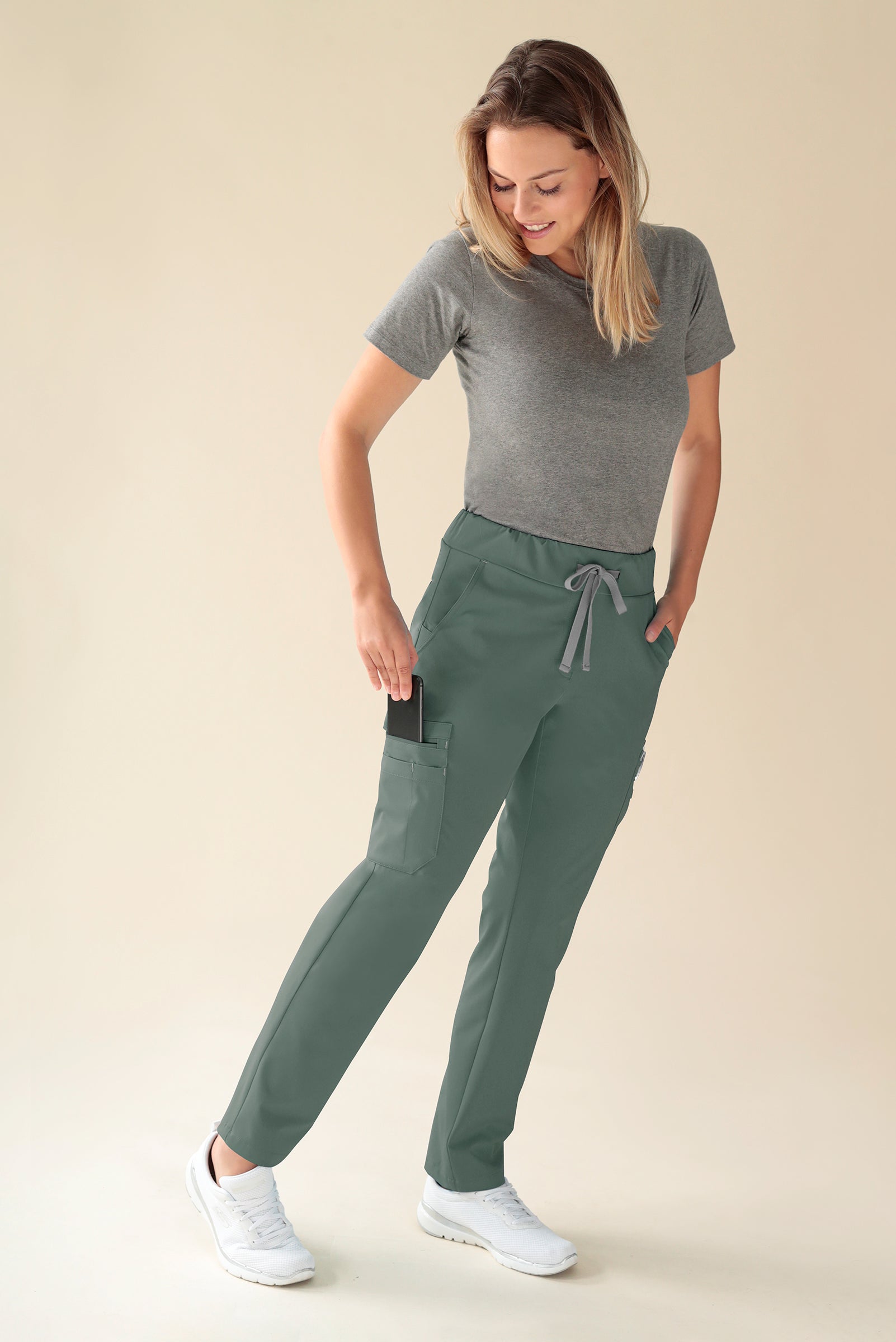 KAERE Hose Damen - gerader Saum Kurzgr. mit Beintaschen dunkelgrün, Vorderansicht 