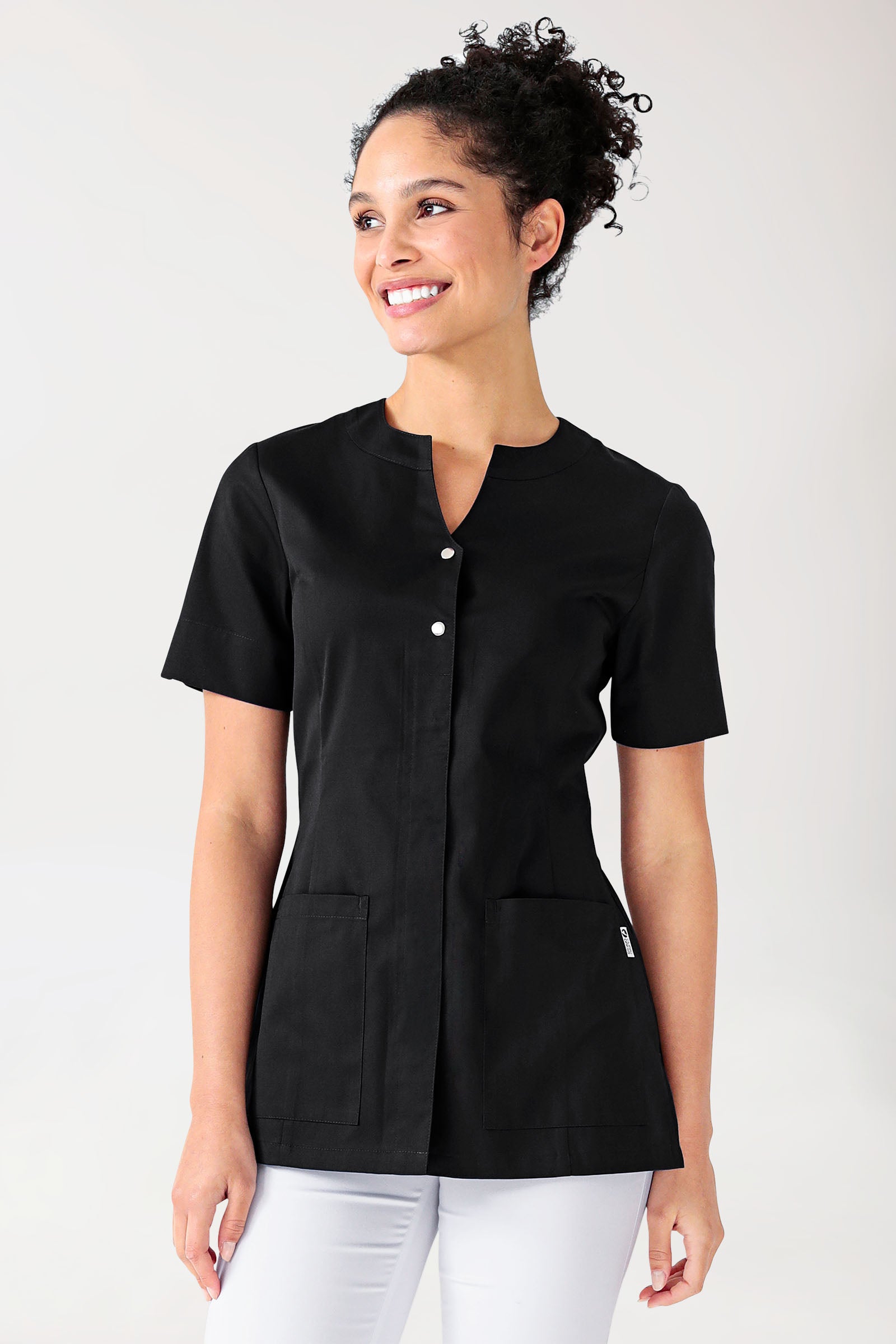 Beauty Kasack Damen - verdeckte Knopfleiste schwarz, Vorderansicht 