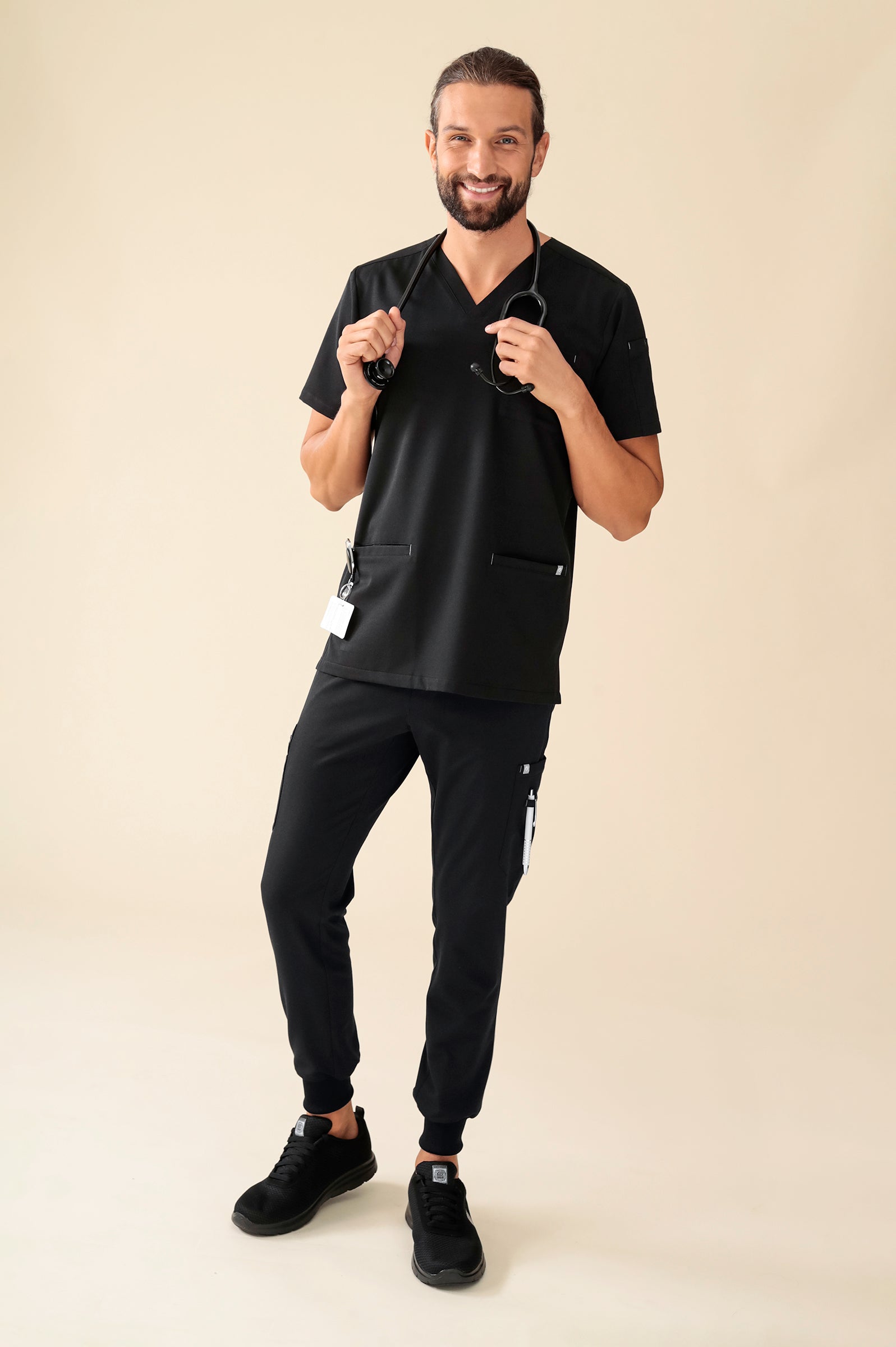 KAERE Hose Herren - Saumbündchen mit Beintaschen schwarz, Vorderansicht 
