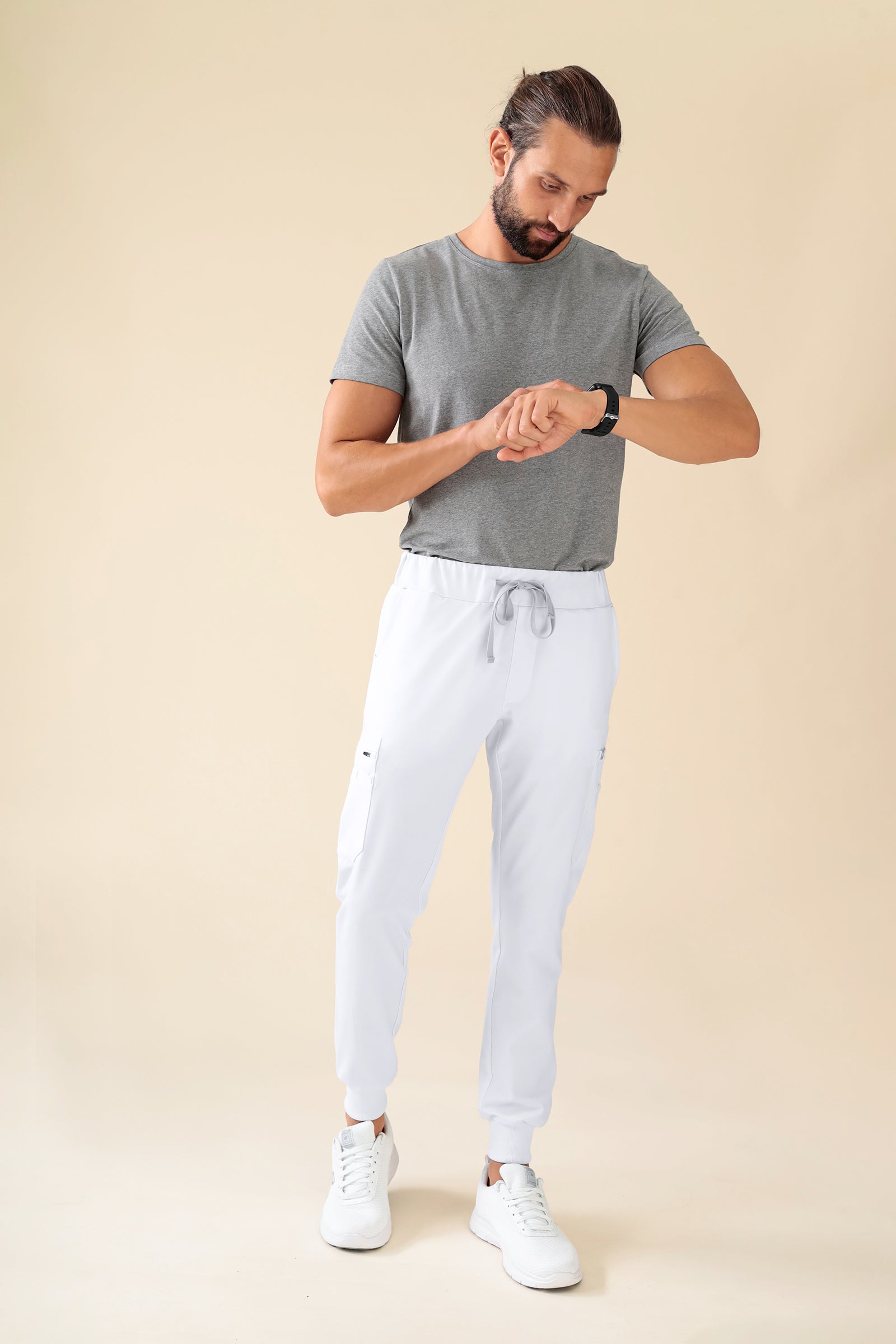 KAERE Hose Herren - Saumbündchen mit Beintaschen weiß, Vorderansicht 