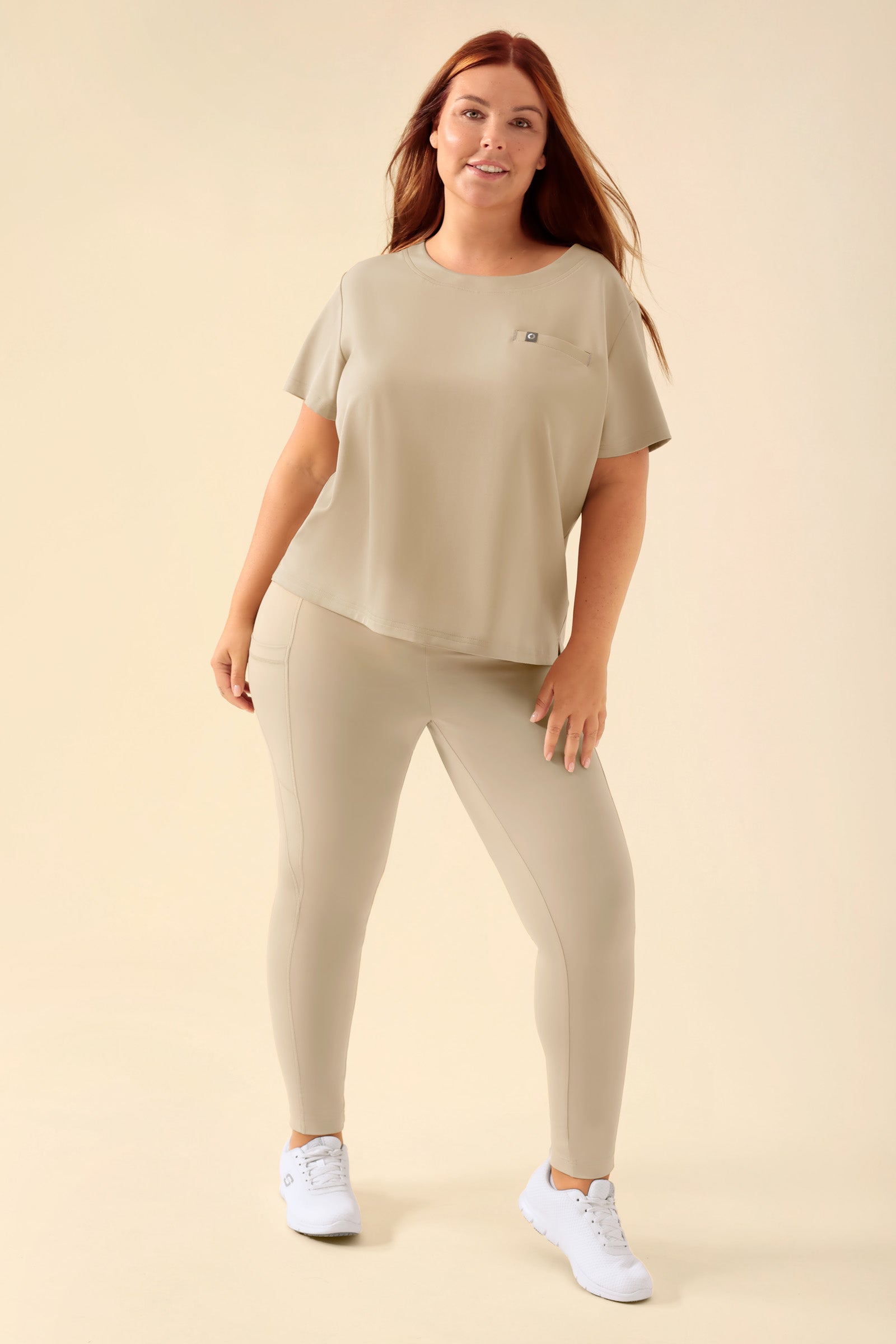 KAERE Leggings Damen - super elastisch sand, Vorderansicht Das Model ist 173 cm groß und trägt Größe XL